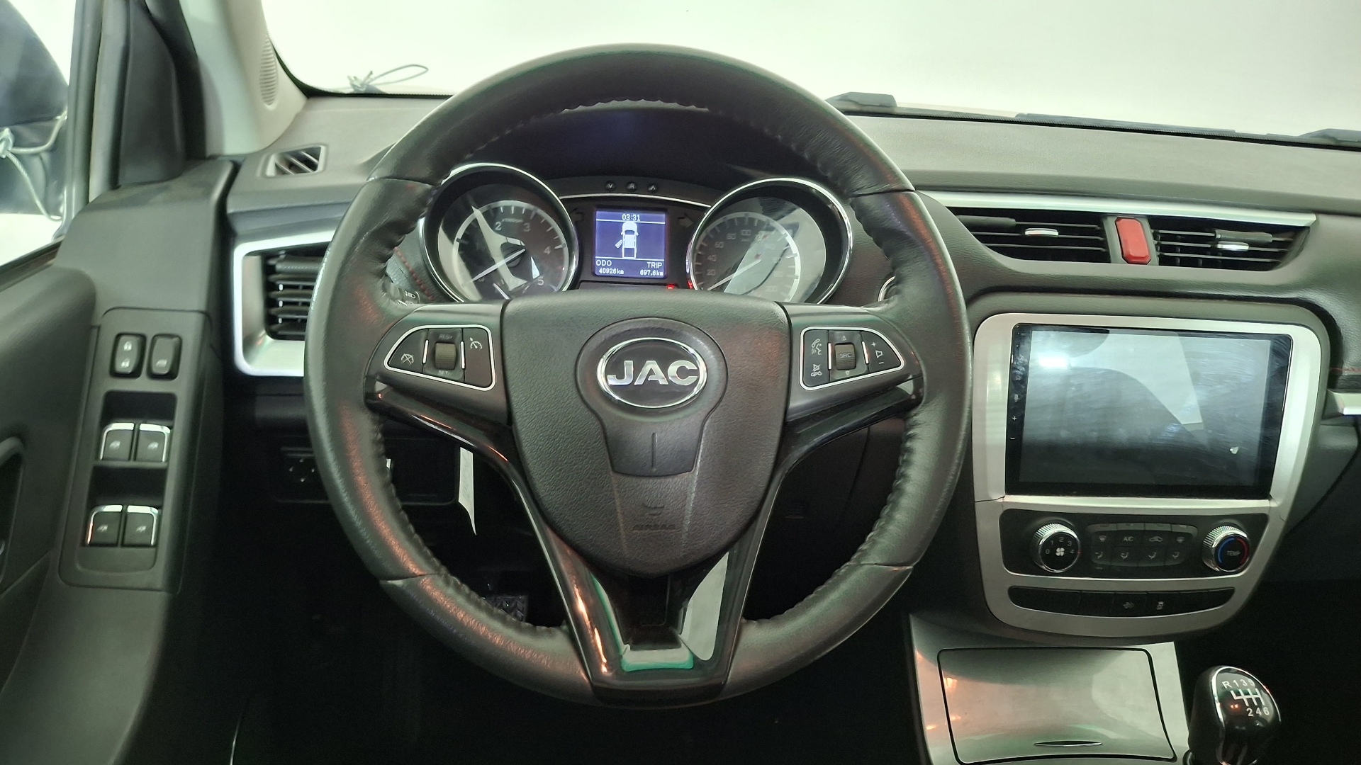 JAC T8 — foto 9 de 17