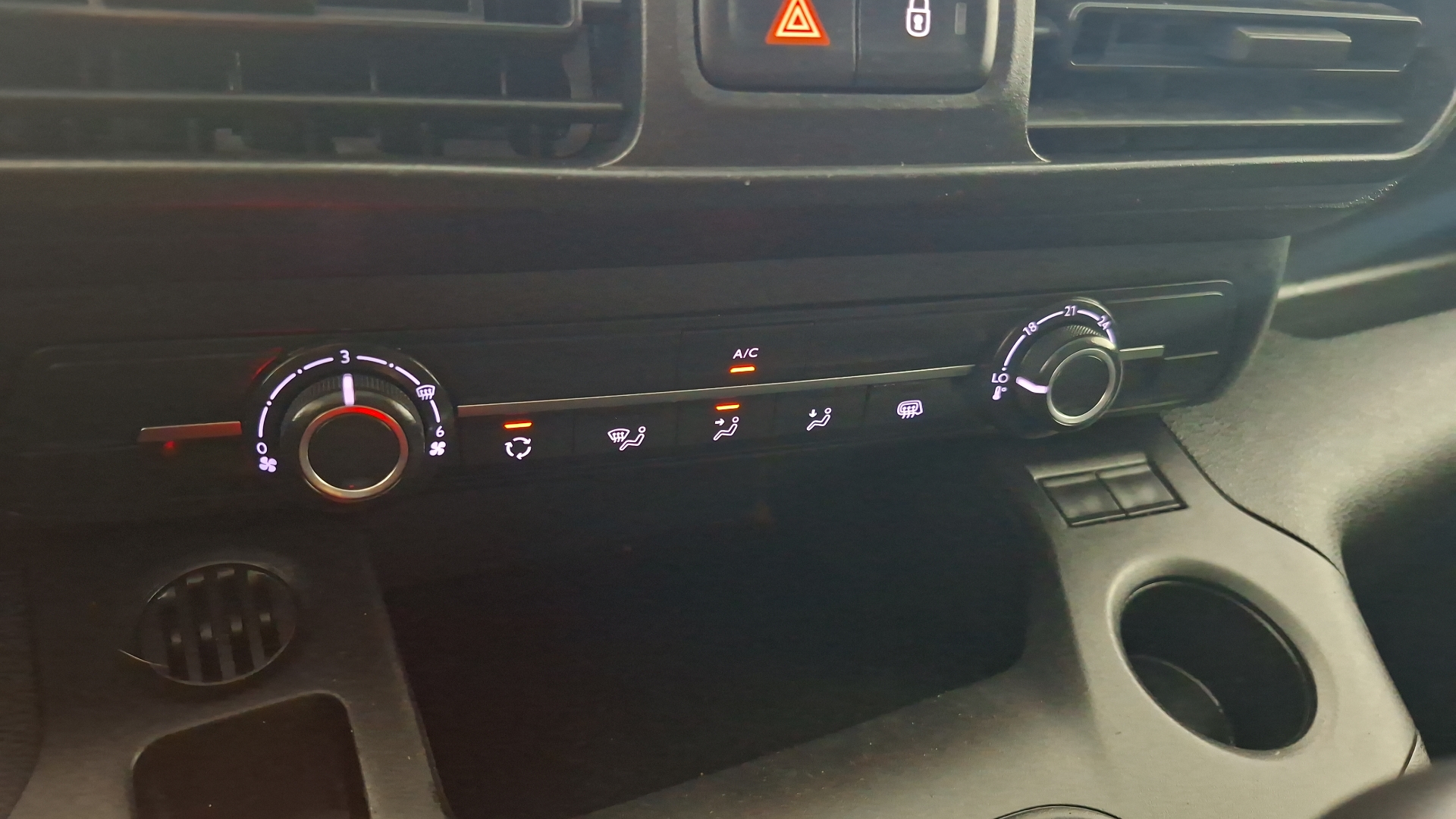 Opel Combo — foto 14 de 15