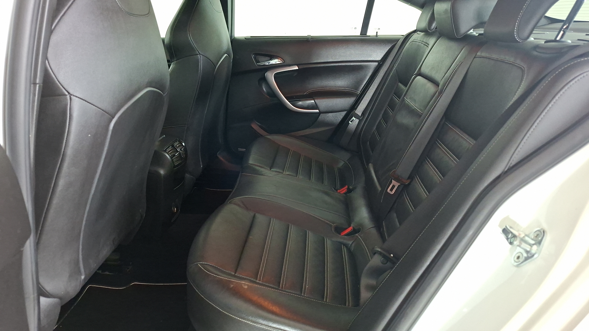 Opel Insignia — foto 15 de 18