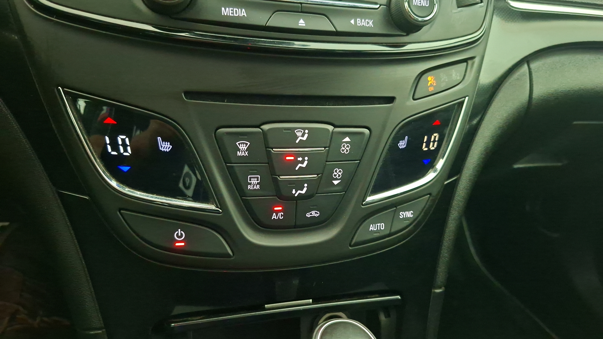 Opel Insignia — foto 17 de 18