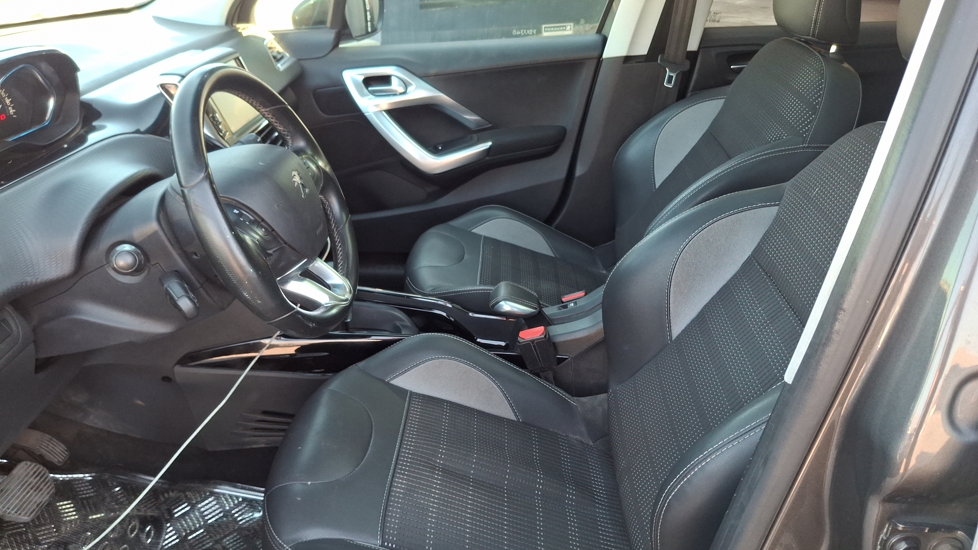Peugeot 2008 — foto 15 de 18