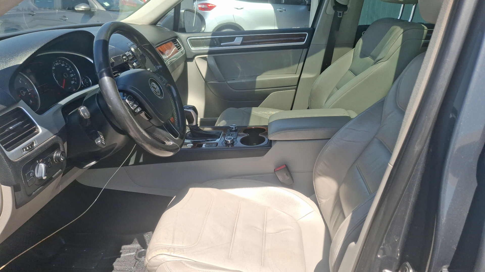 Volkswagen Touareg — foto 15 de 18