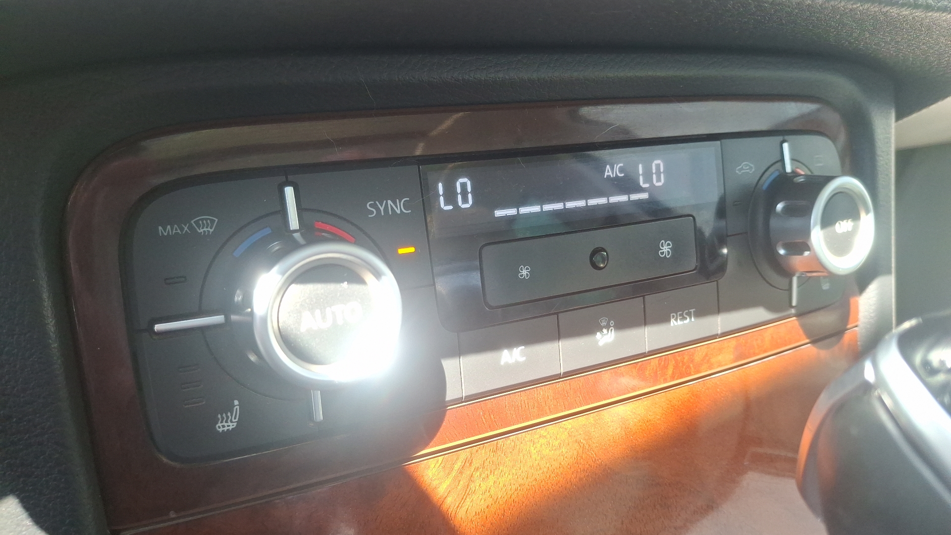 Volkswagen Touareg — foto 17 de 18