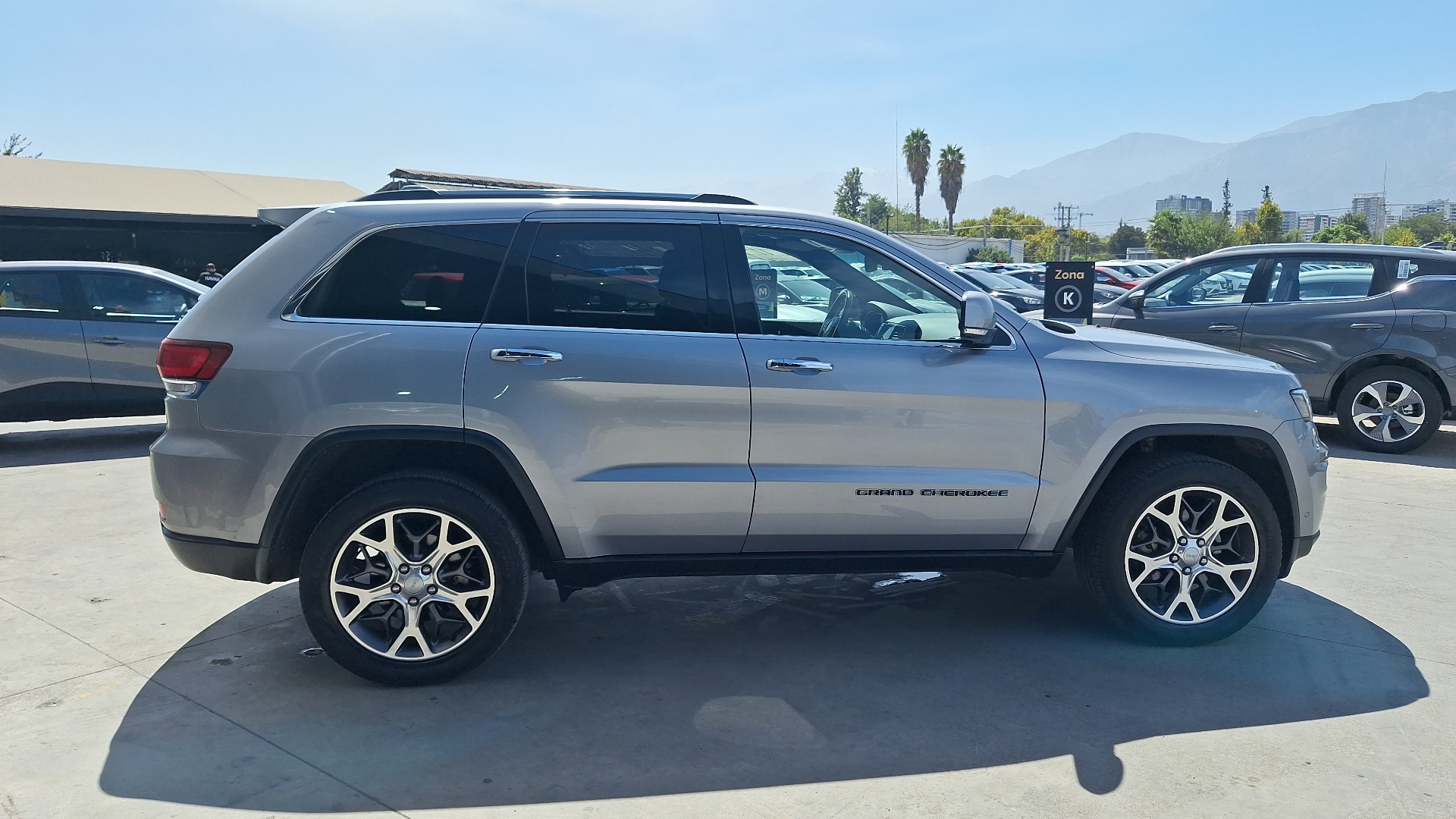 Jeep Grand Cherokee — foto 5 de 16