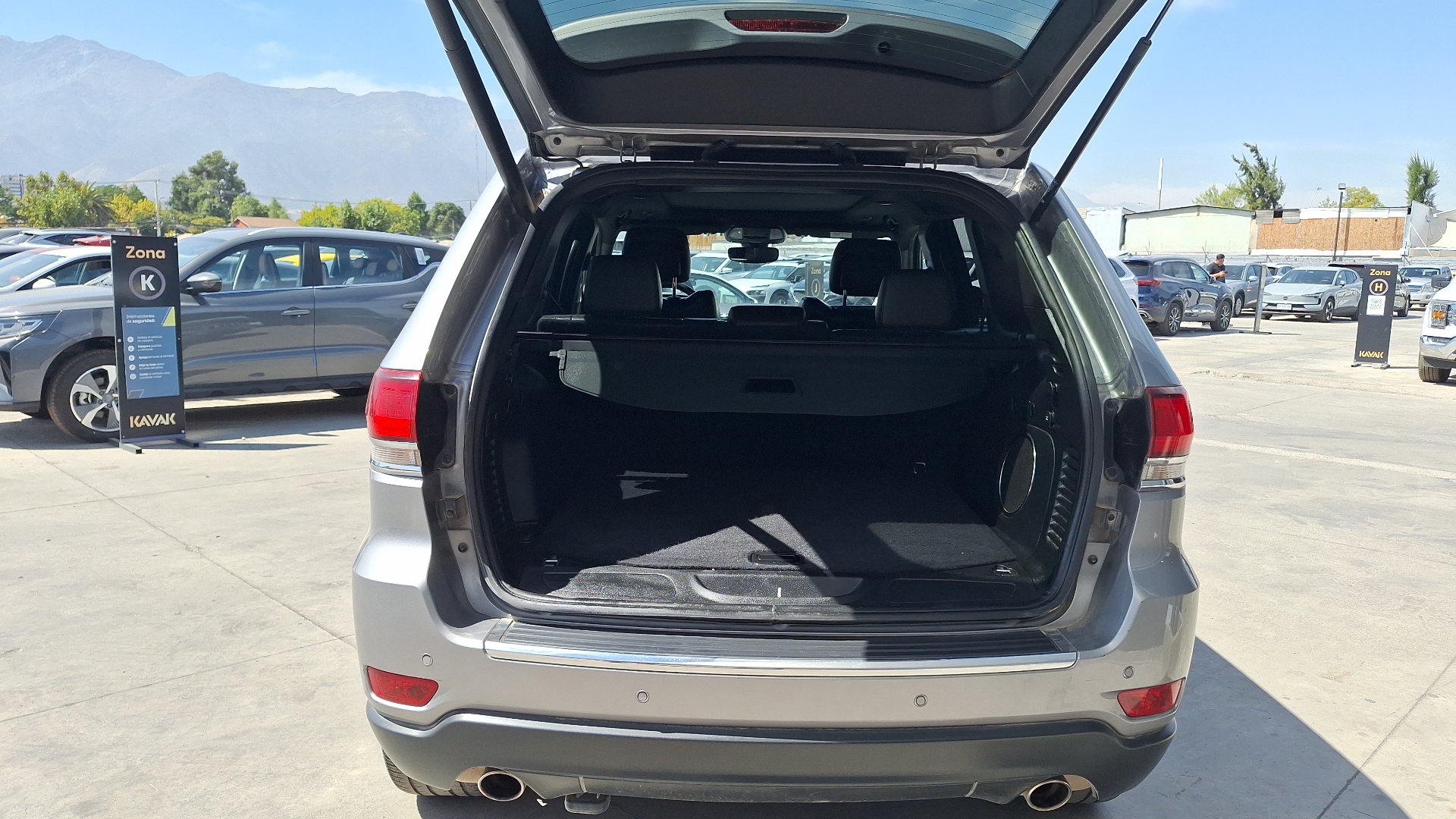 Jeep Grand Cherokee — foto 4 de 16