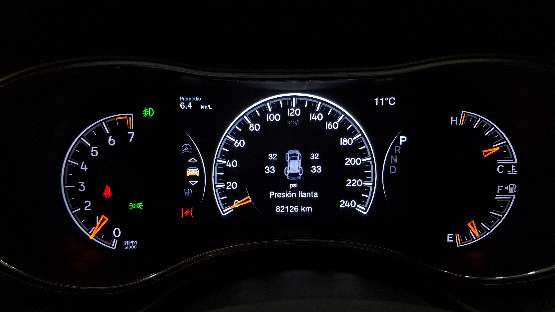 Jeep Grand Cherokee — foto 9 de 16