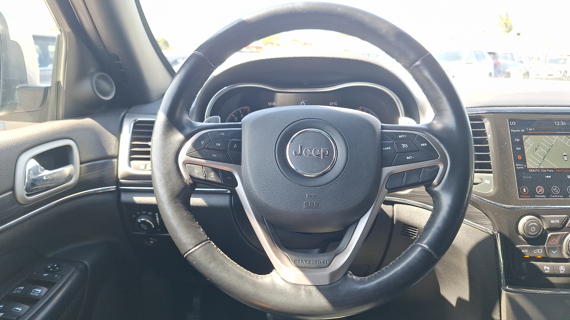Jeep Grand Cherokee — foto 8 de 16