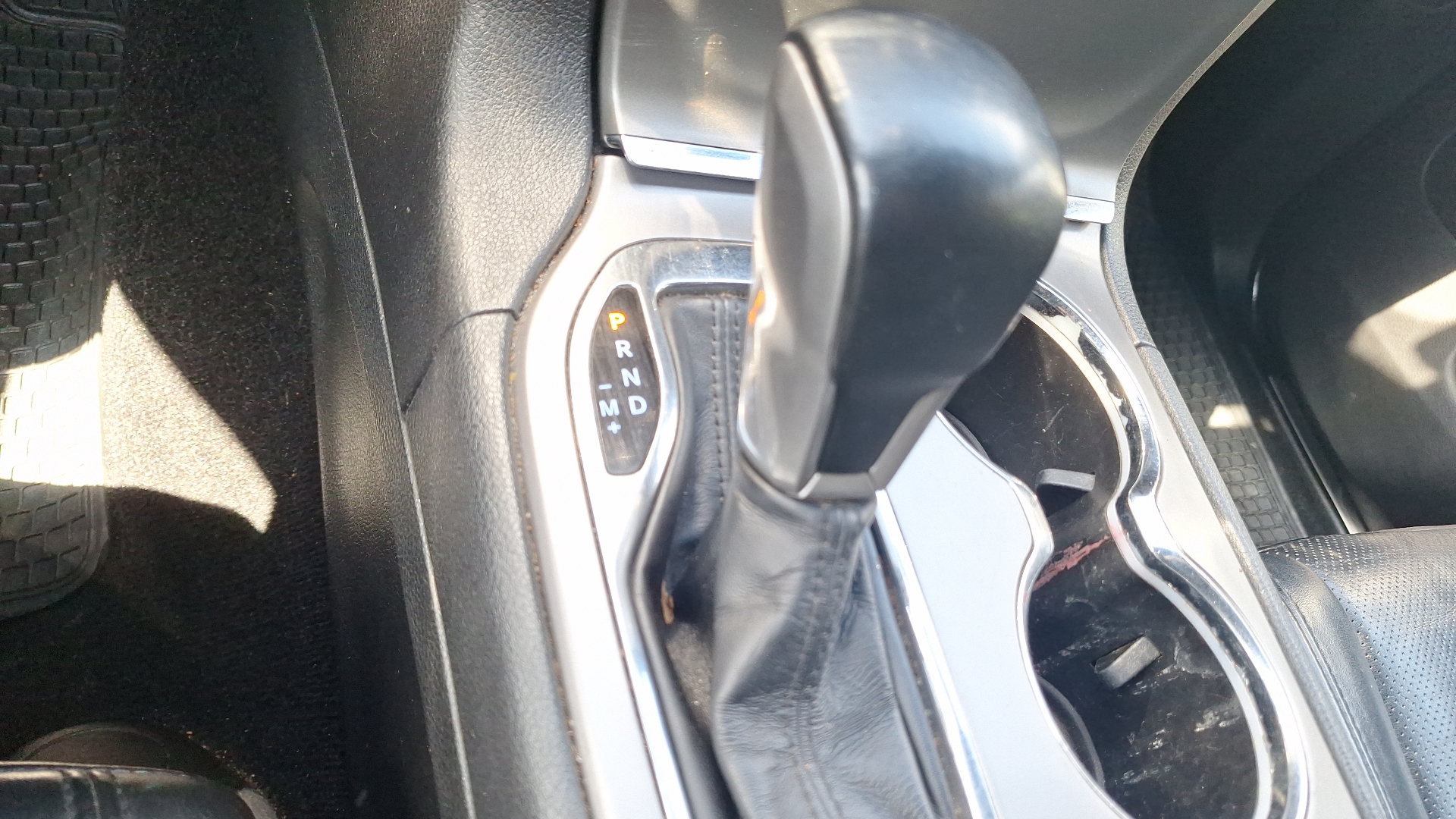 Jeep Grand Cherokee — foto 11 de 16