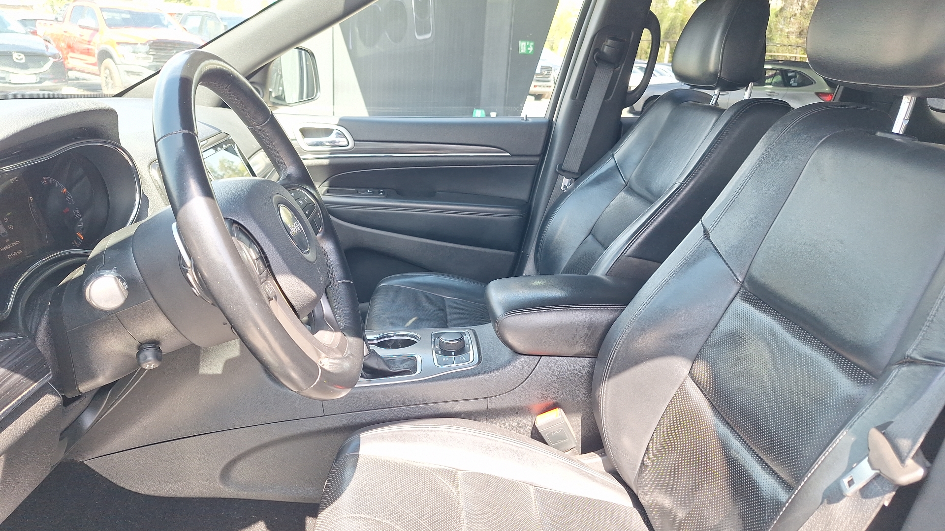 Jeep Grand Cherokee — foto 15 de 16