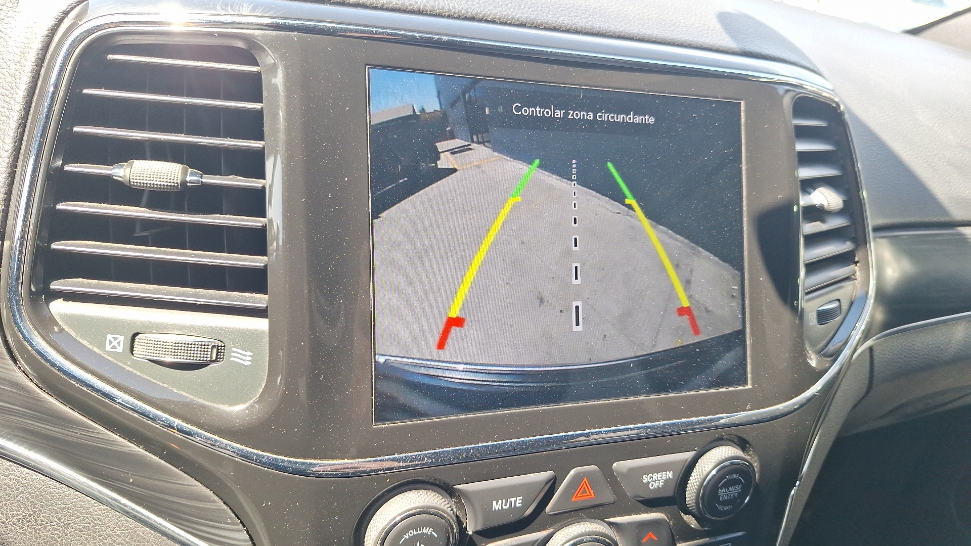 Jeep Grand Cherokee — foto 12 de 16