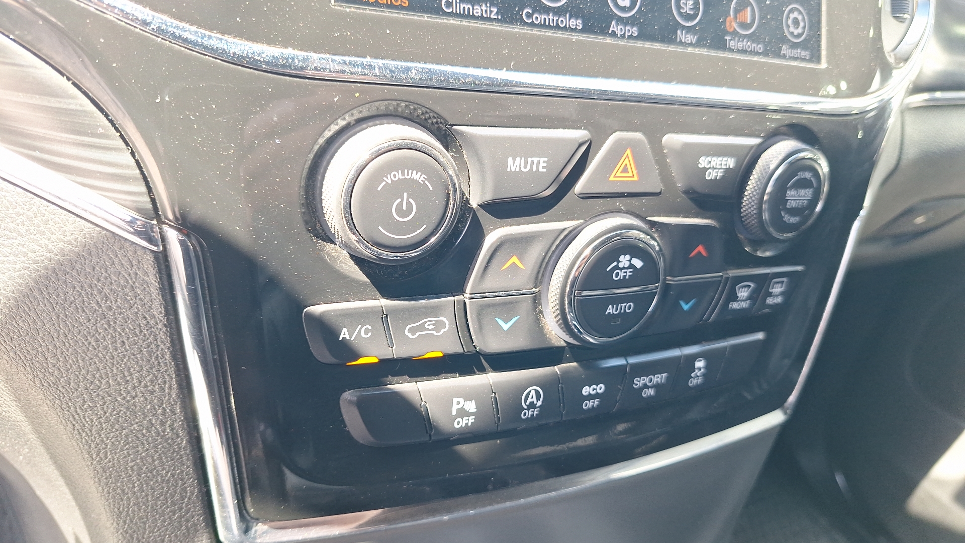 Jeep Grand Cherokee — foto 16 de 16