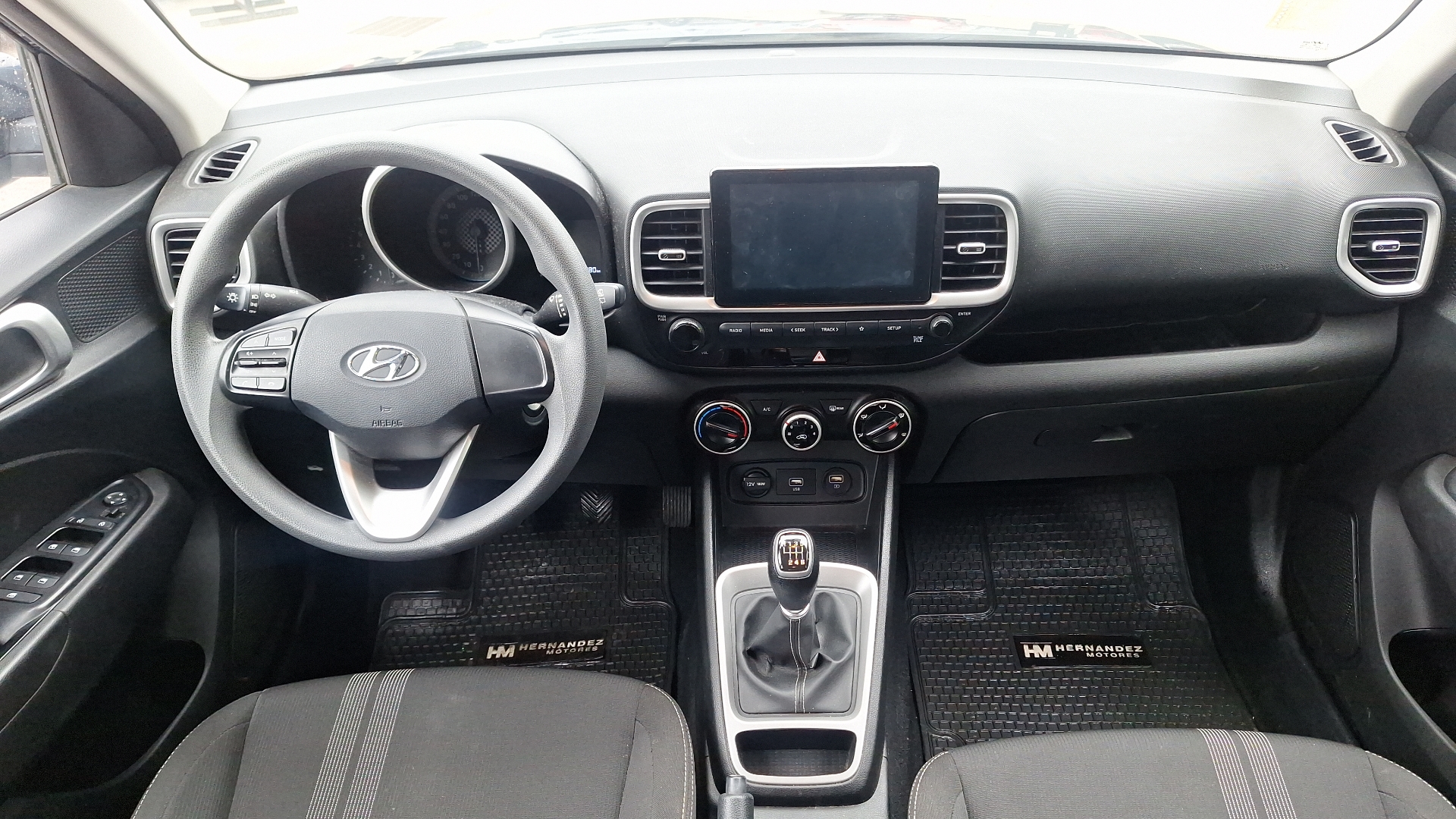 Hyundai Venue — foto 6 de 15