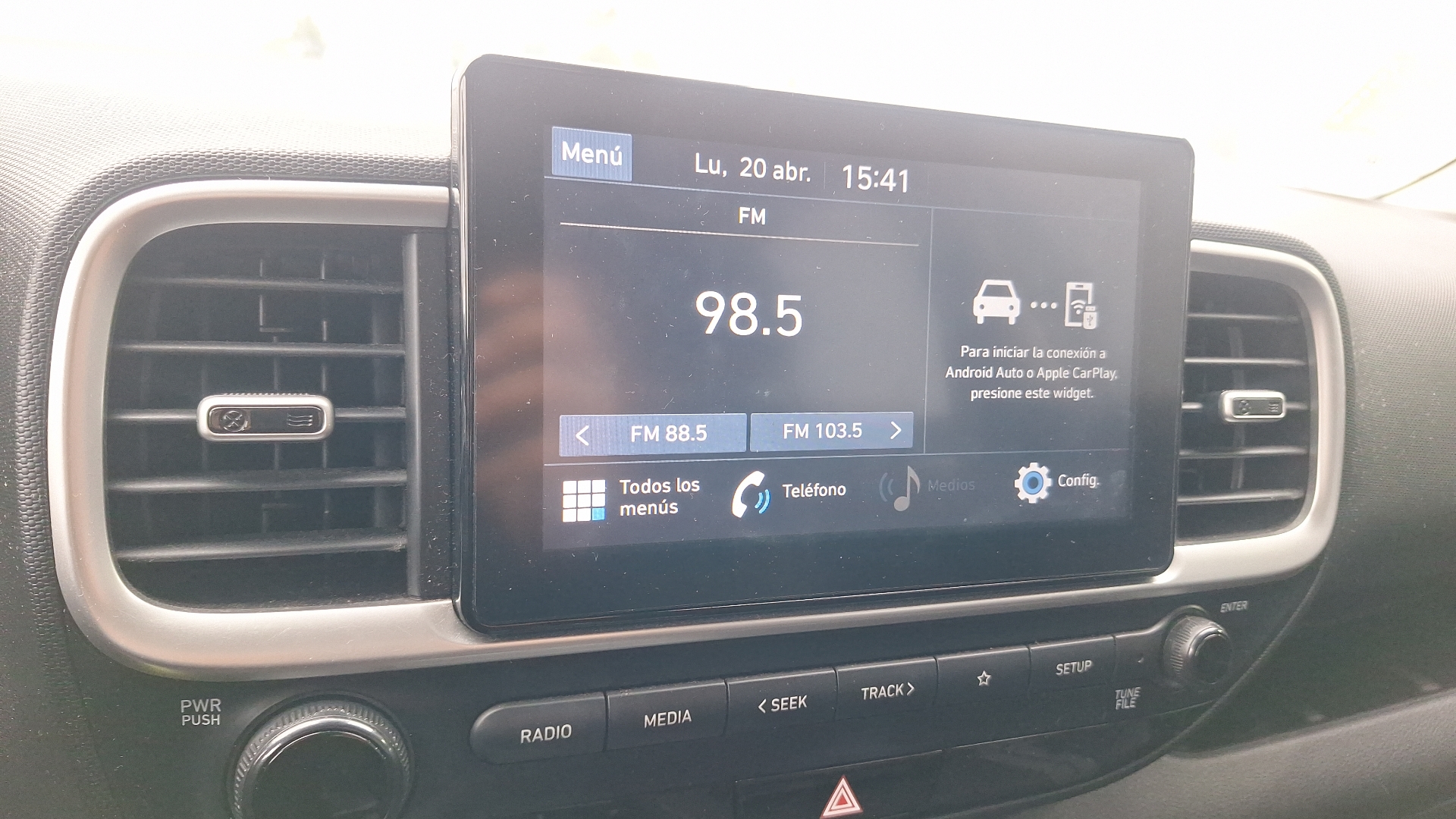 Hyundai Venue — foto 10 de 15