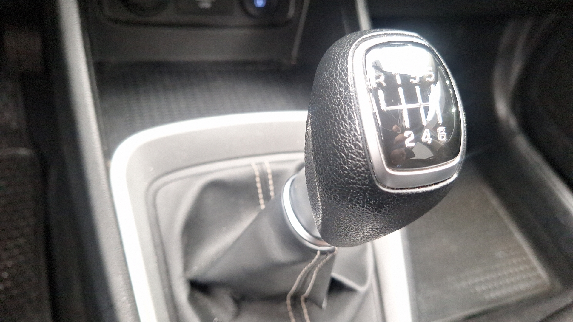 Hyundai Venue — foto 11 de 15