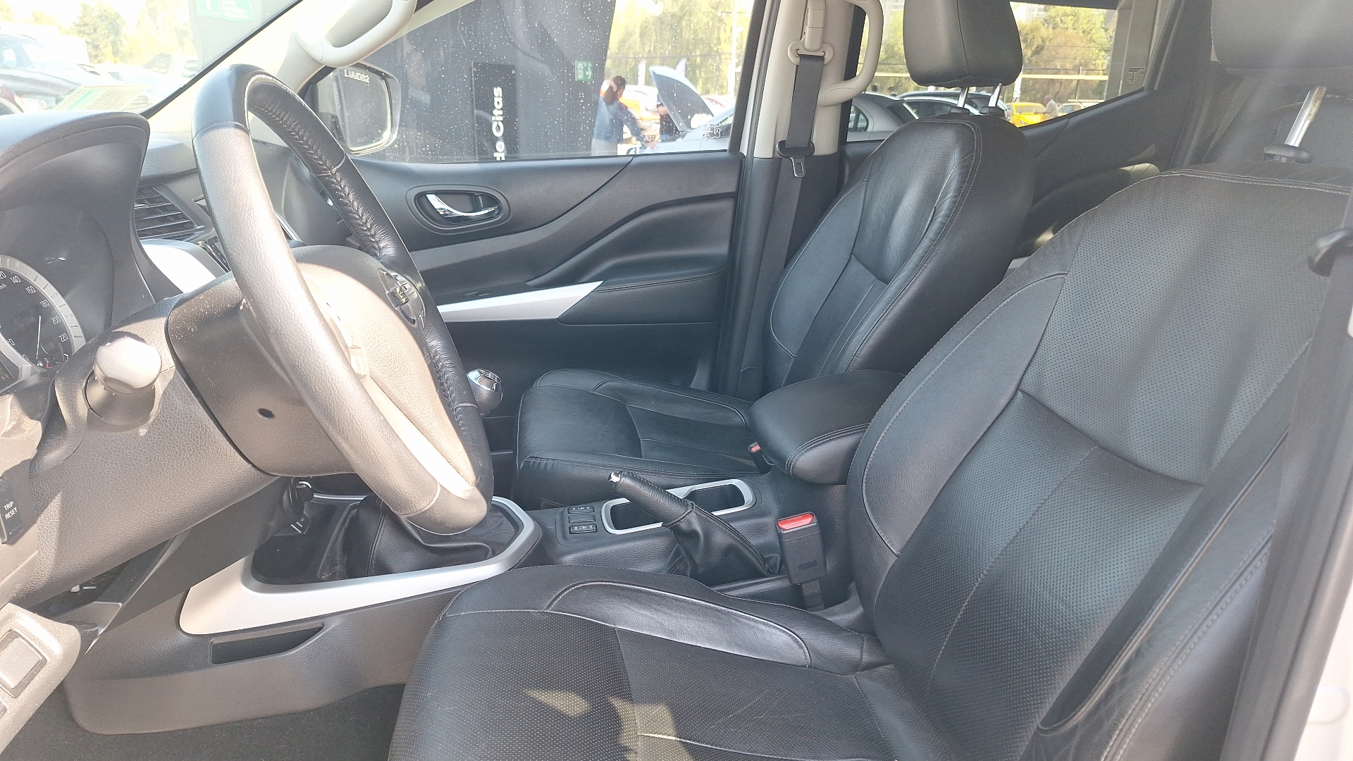 Nissan Navara — foto 14 de 15