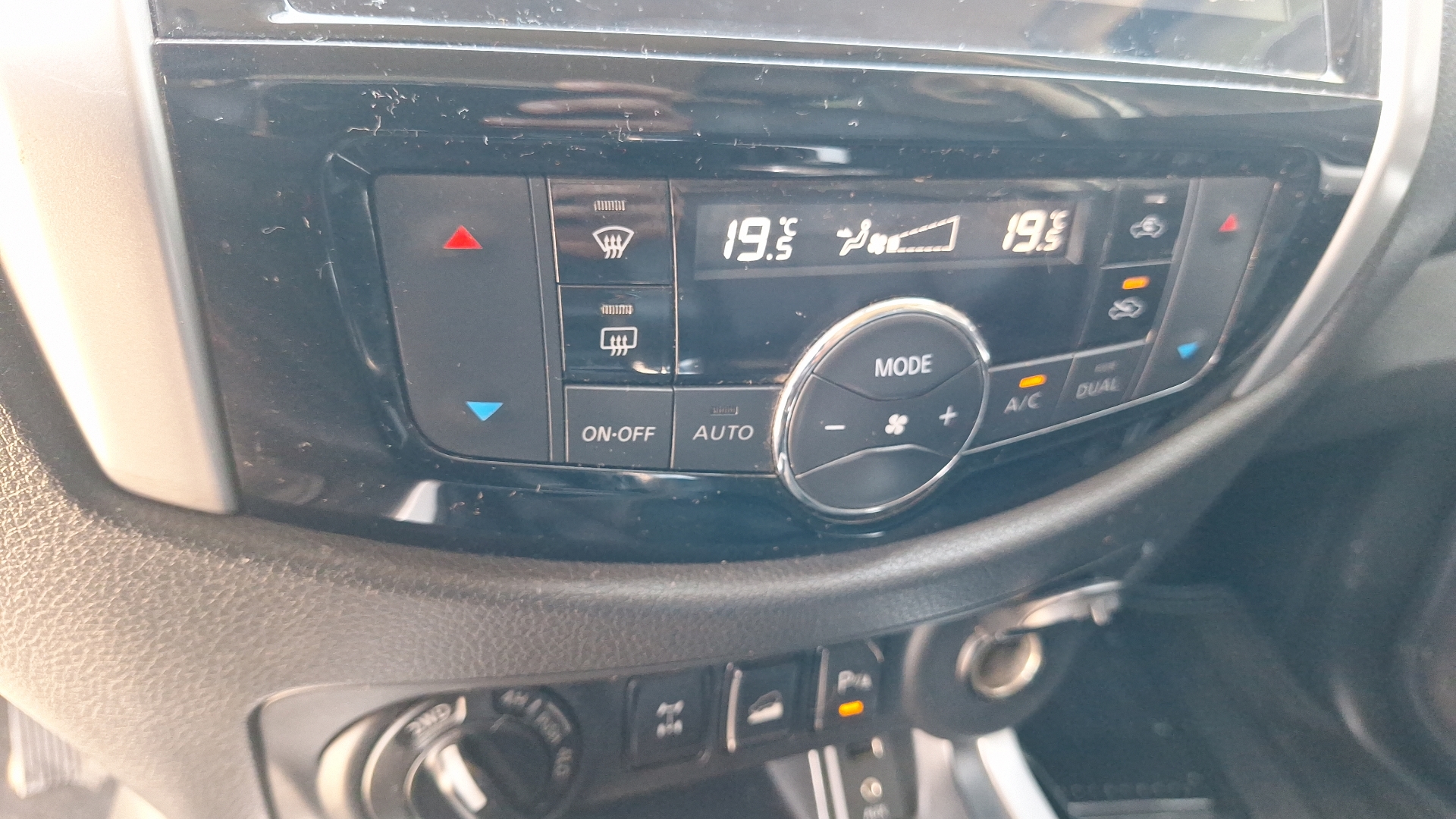 Nissan Navara — foto 15 de 15
