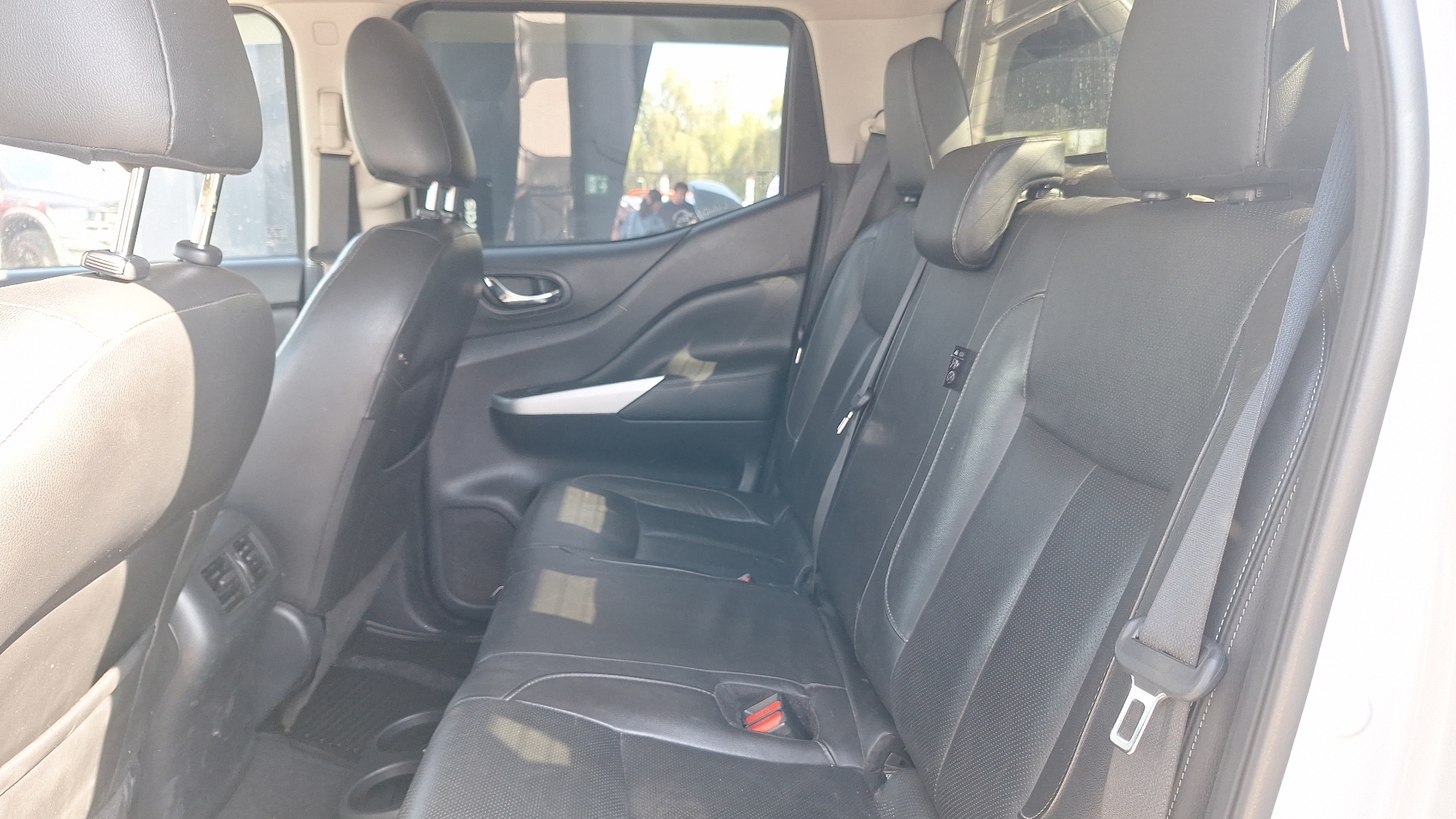 Nissan Navara — foto 13 de 15