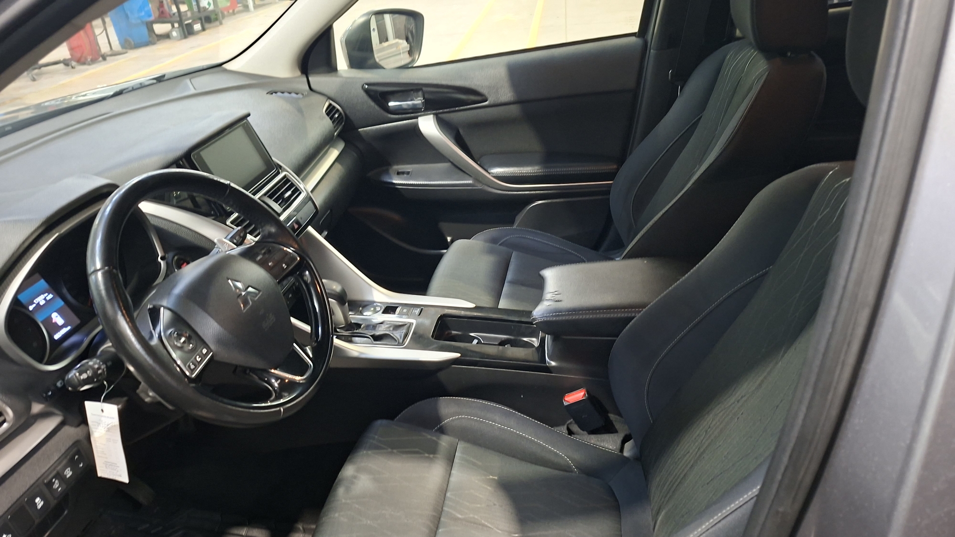 Mitsubishi Eclipse Cross — foto 14 de 17