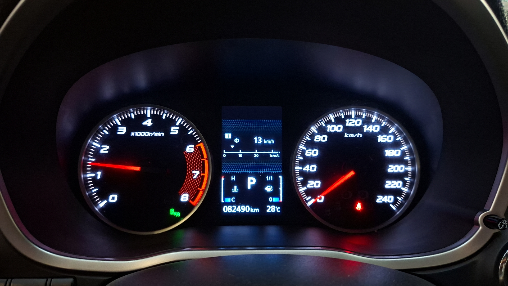 Mitsubishi Eclipse Cross — foto 9 de 17