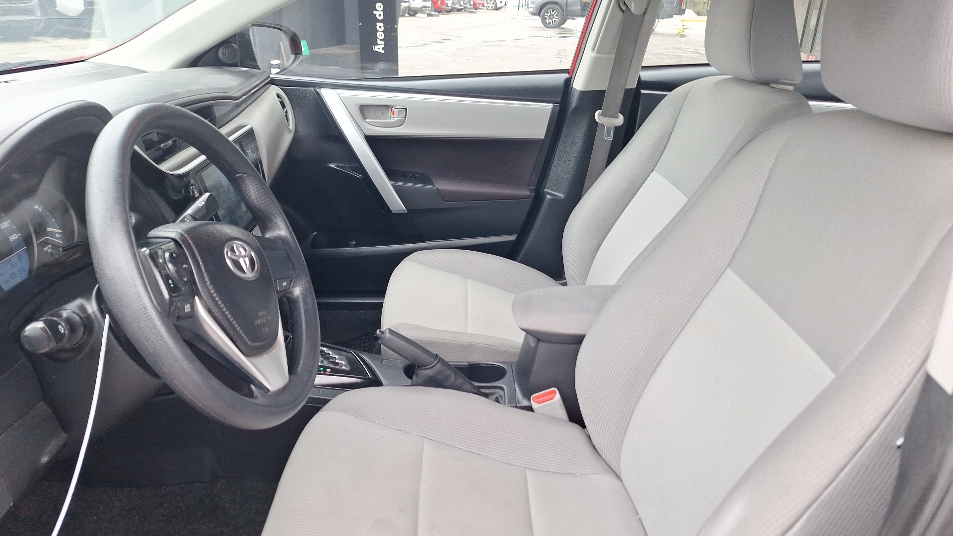 Toyota Corolla — foto 14 de 15