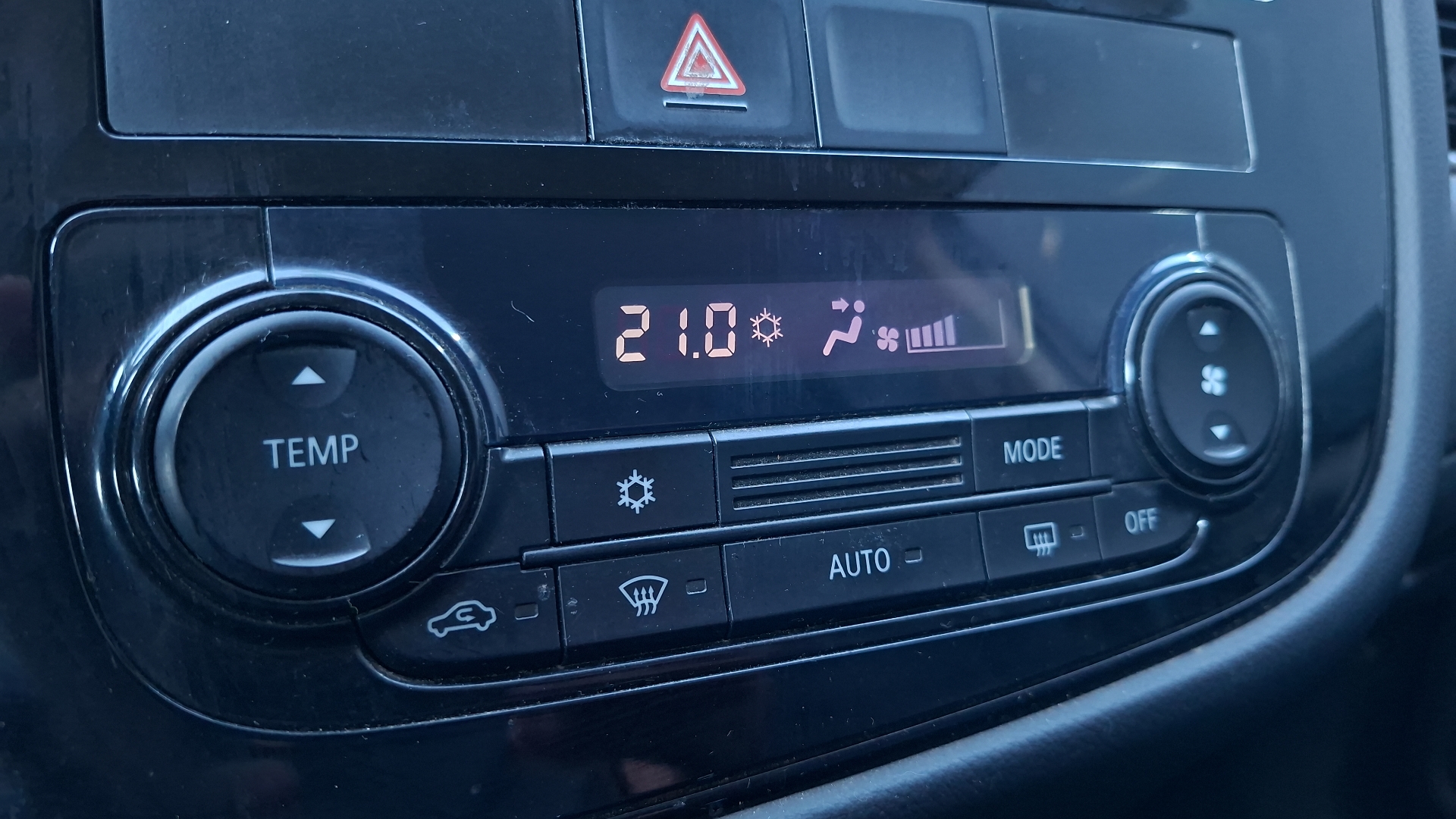 Mitsubishi Outlander — foto 14 de 14
