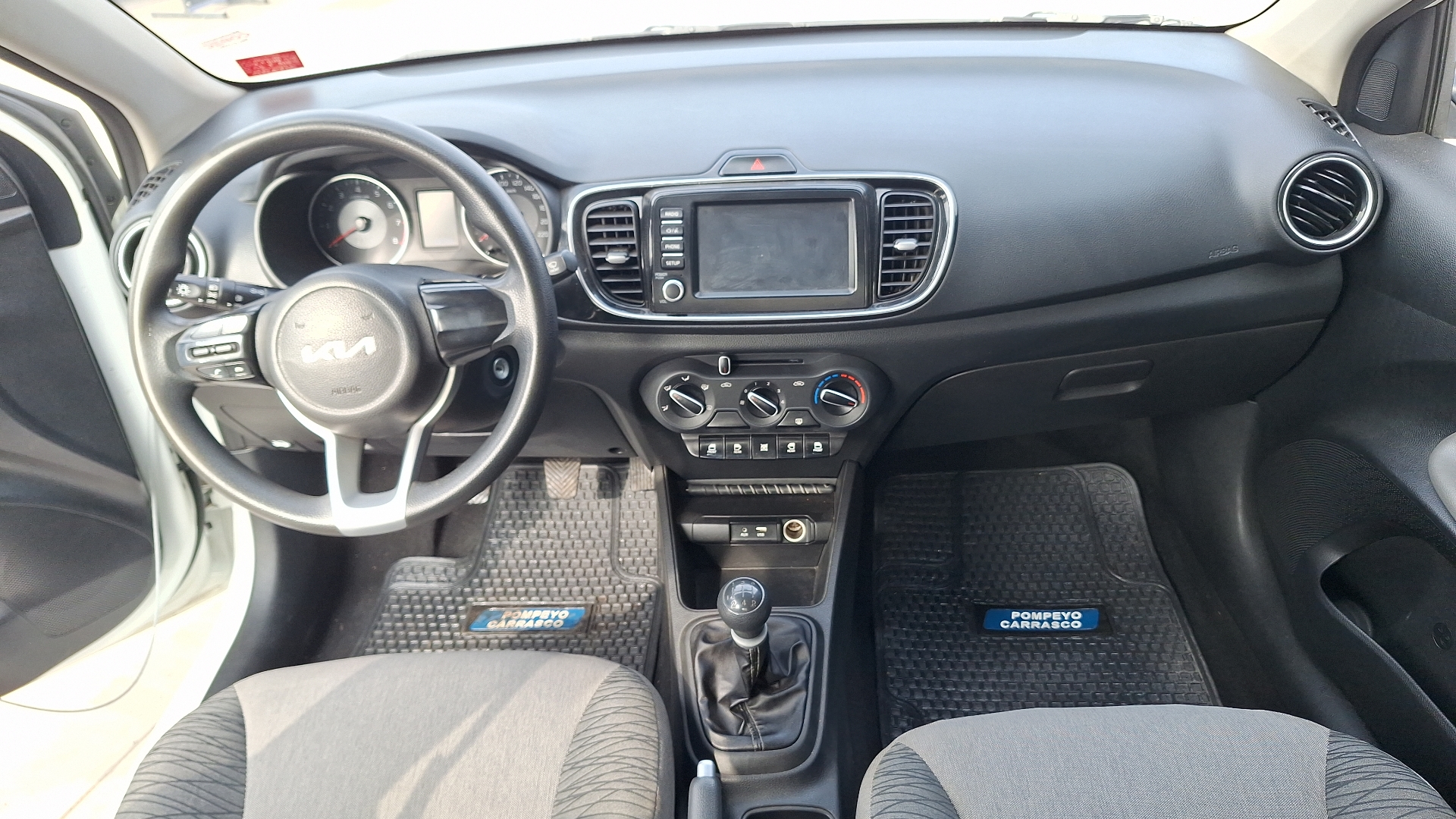 KIA Soluto — foto 6 de 15