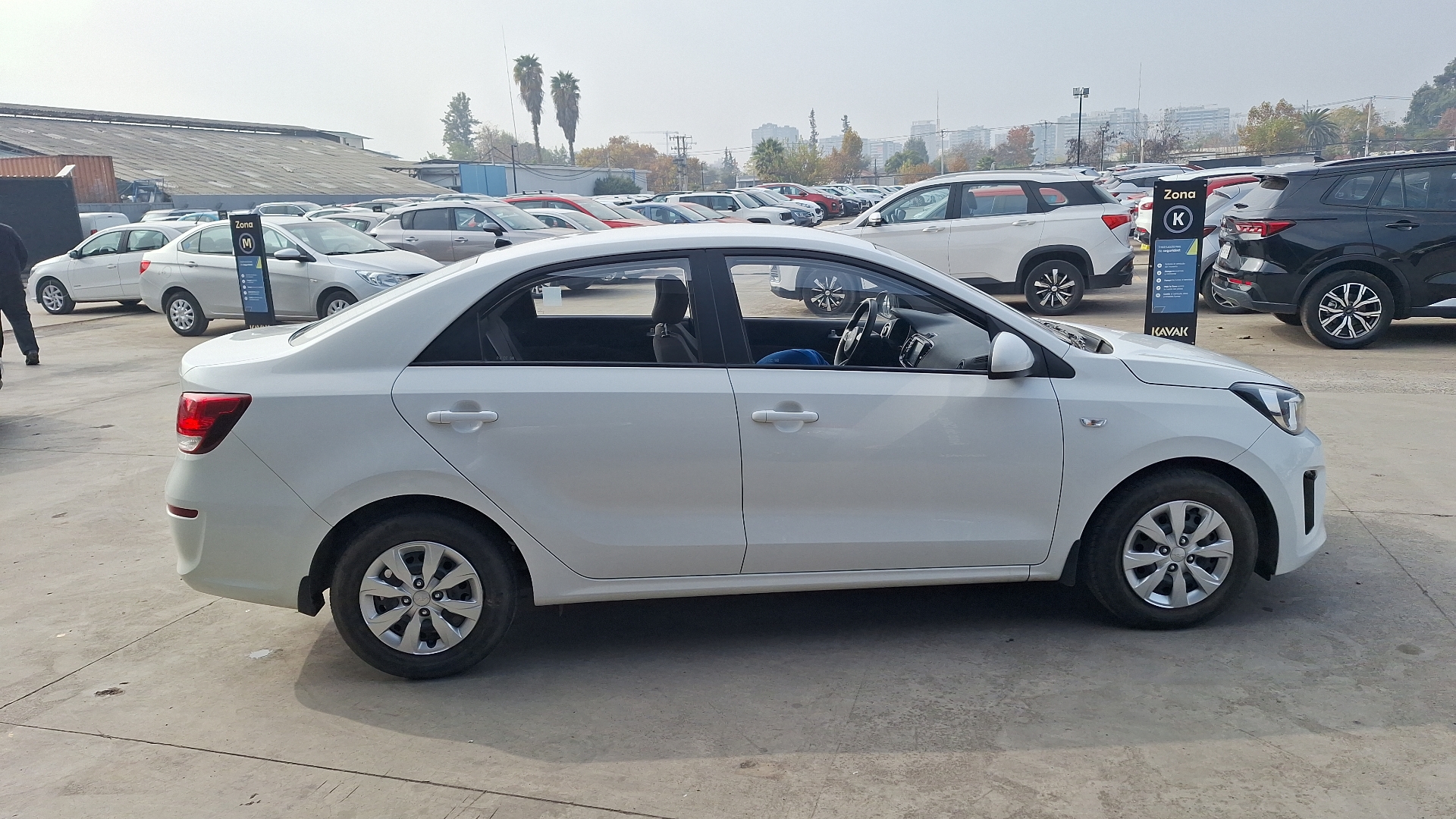 KIA Soluto — foto 5 de 15