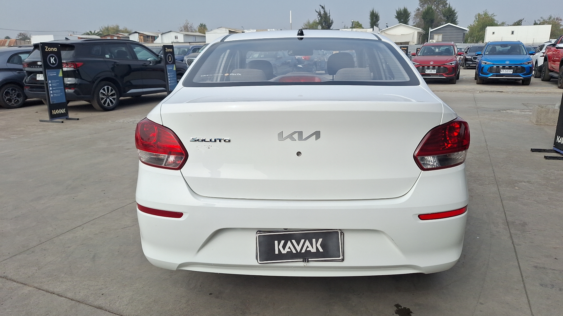 KIA Soluto — foto 3 de 15