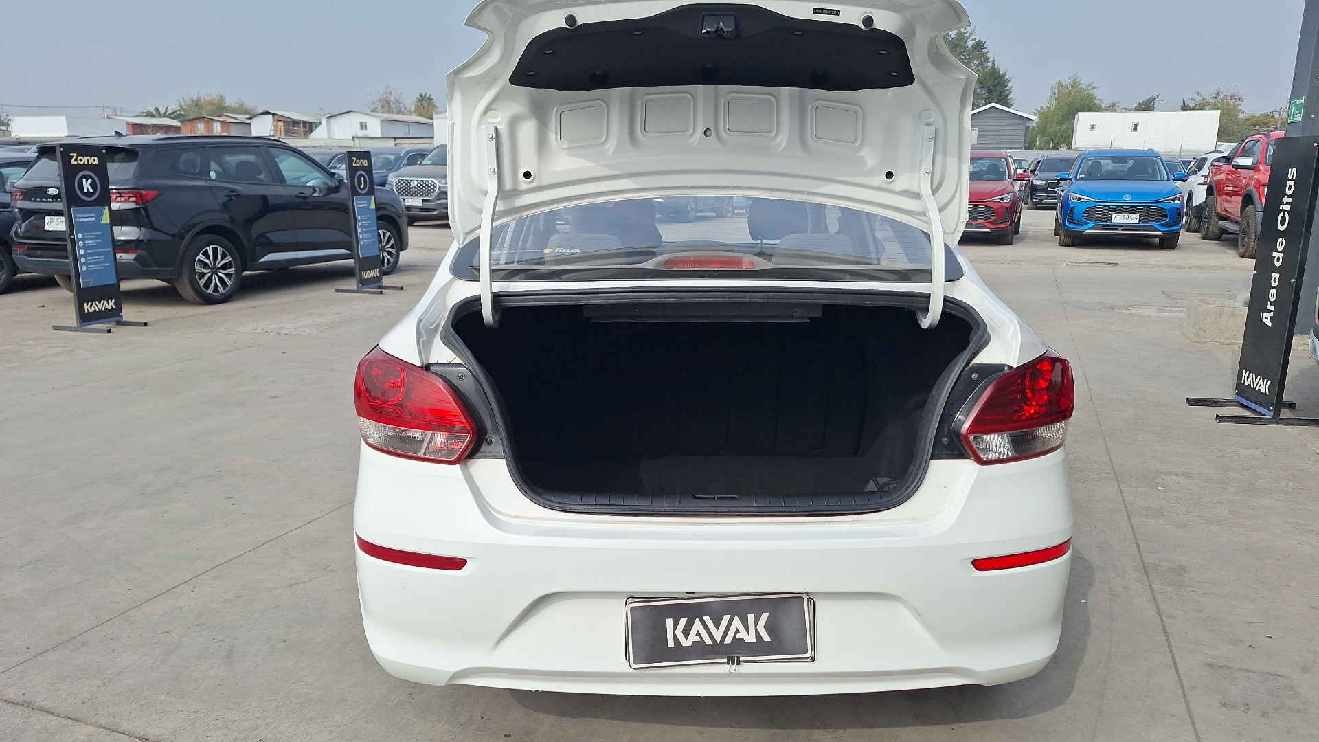 KIA Soluto — foto 4 de 15