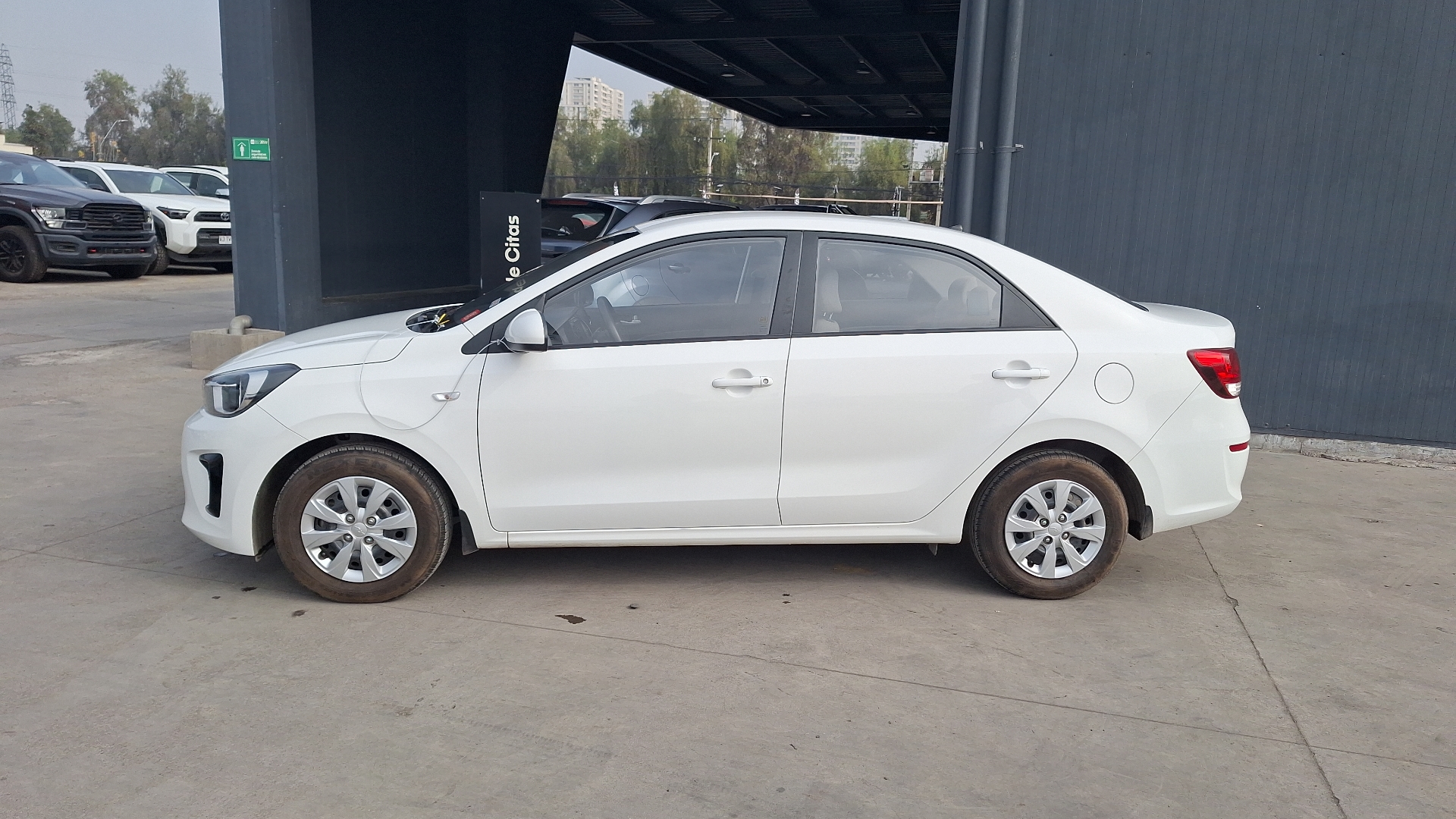 KIA Soluto — foto 2 de 15