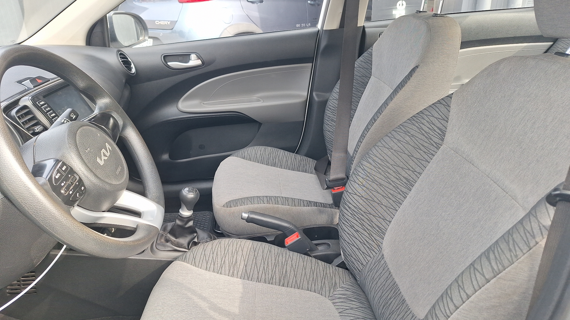 KIA Soluto — foto 14 de 15