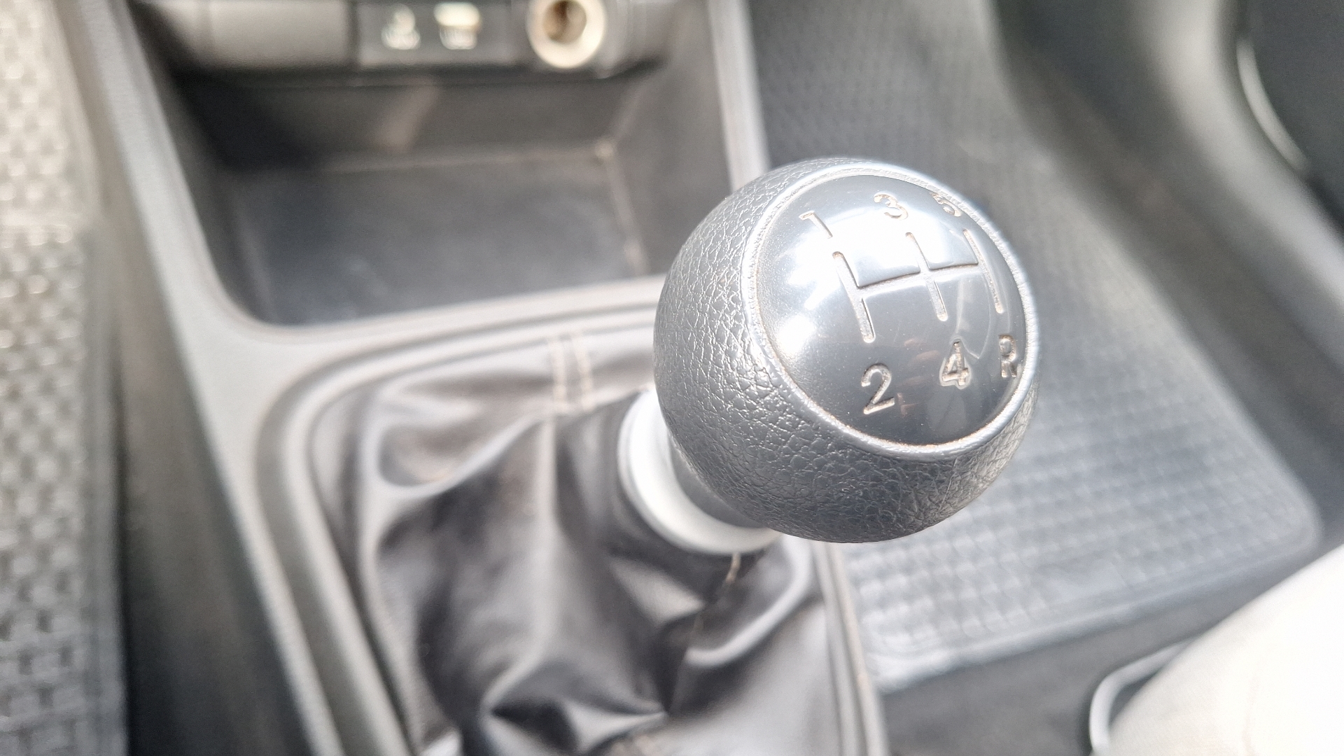 KIA Soluto — foto 11 de 15