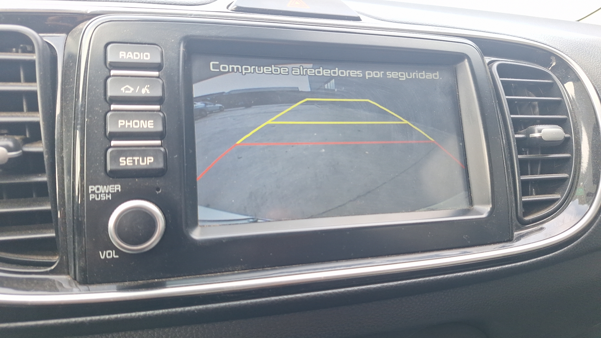 KIA Soluto — foto 12 de 15