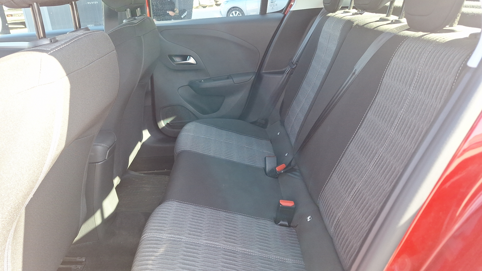 Opel Corsa — foto 13 de 15