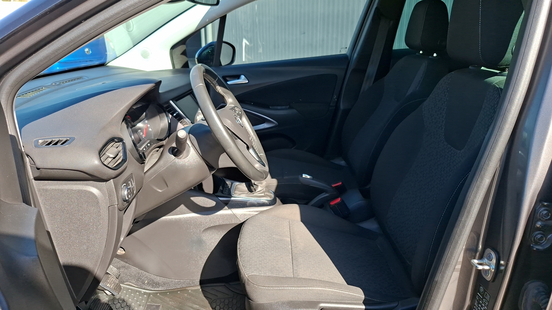 Opel Crossland — foto 13 de 15