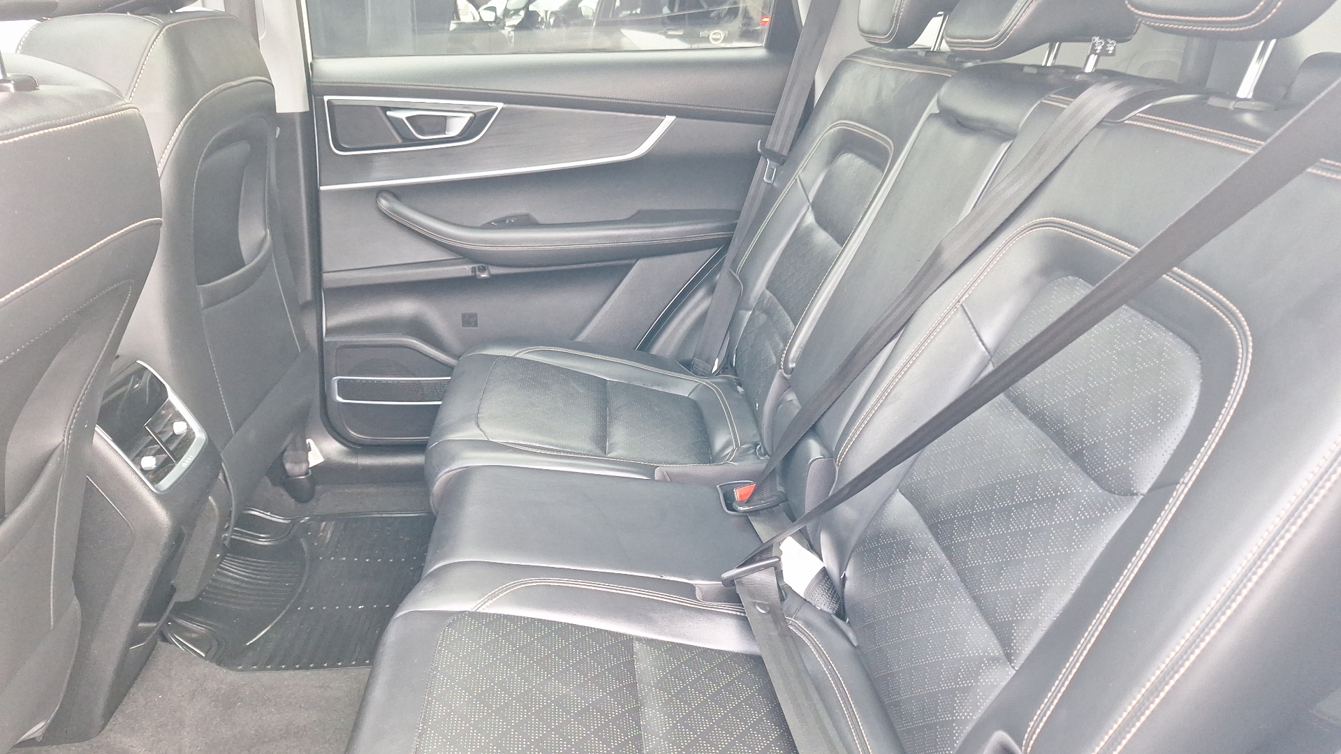 Chery Tiggo 8 — foto 15 de 17
