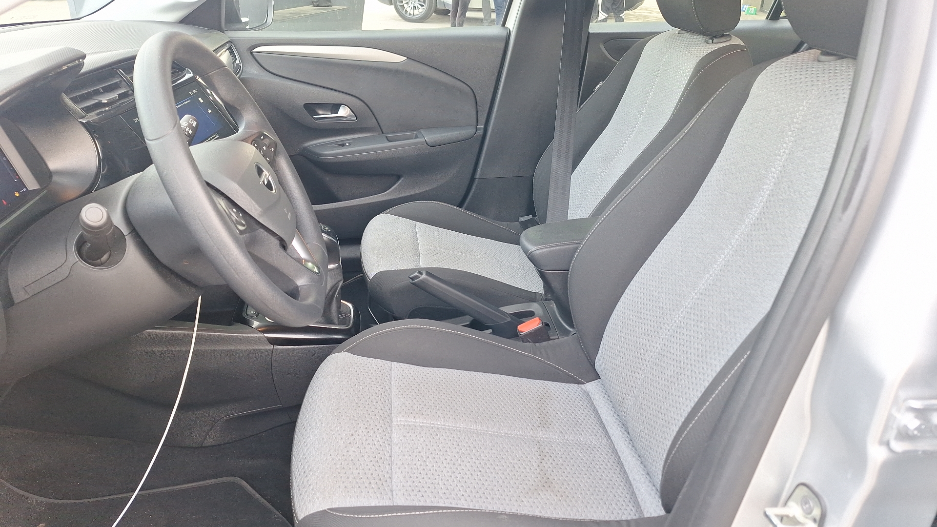 Opel Corsa — foto 14 de 15