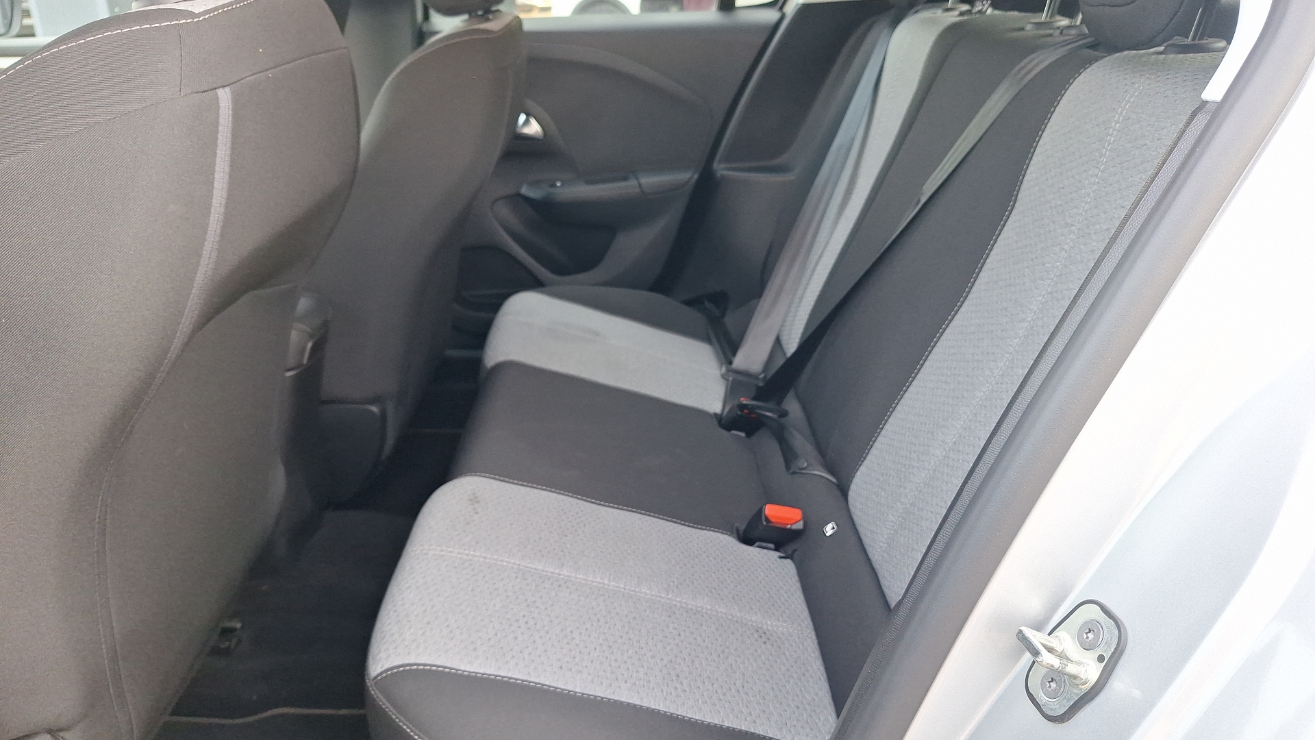 Opel Corsa — foto 13 de 15
