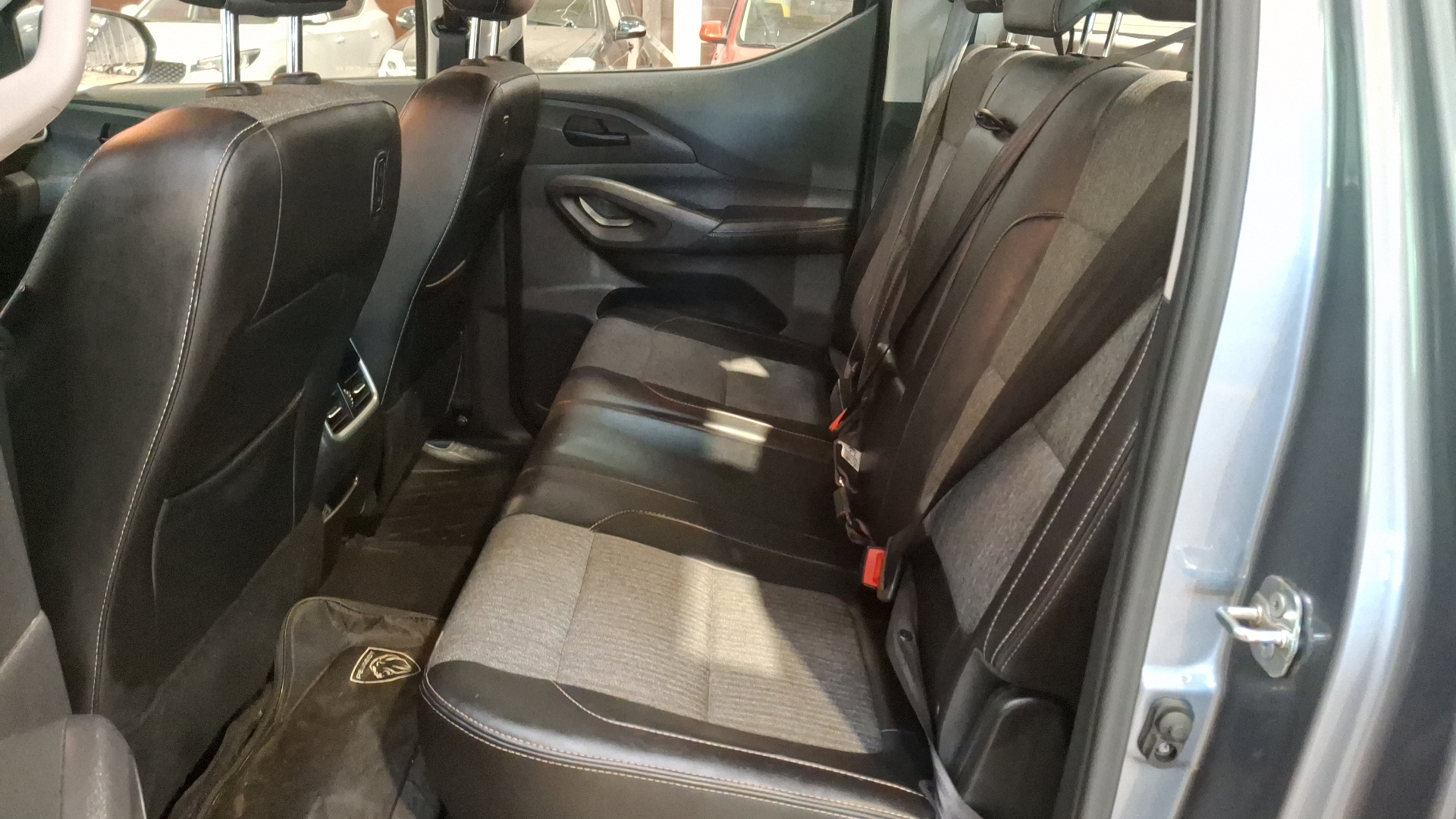 Peugeot Landtrek — foto 14 de 16