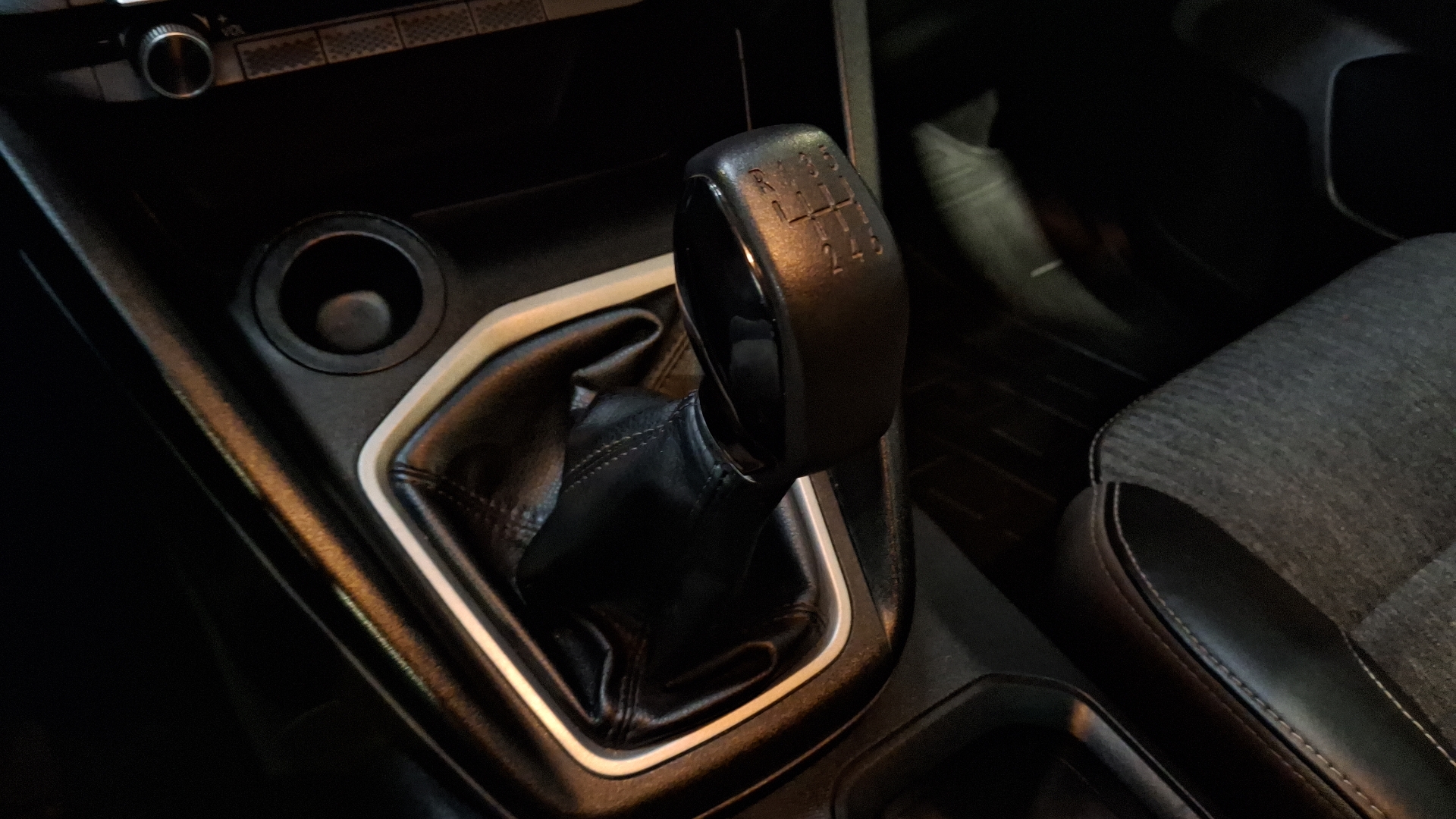 Peugeot Landtrek — foto 11 de 16