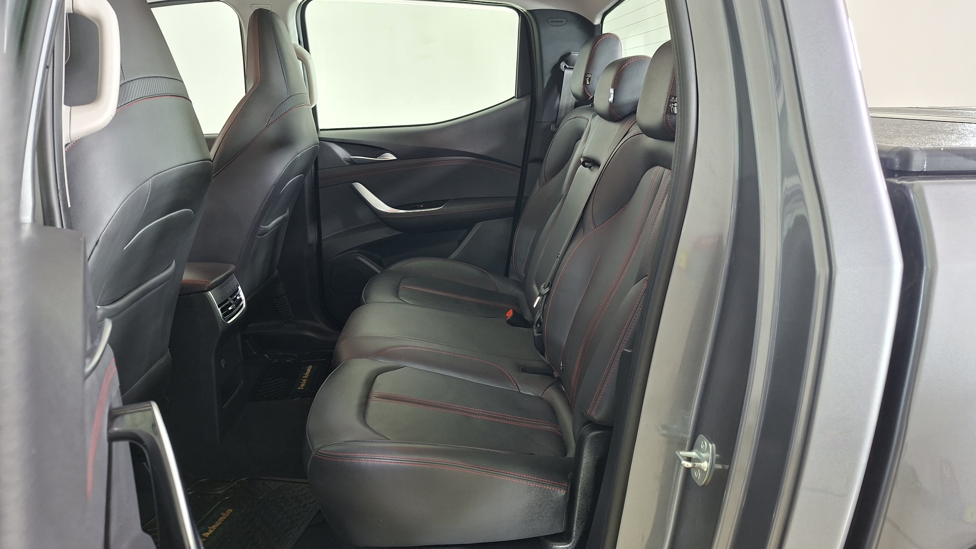 Maxus T90 — foto 16 de 18