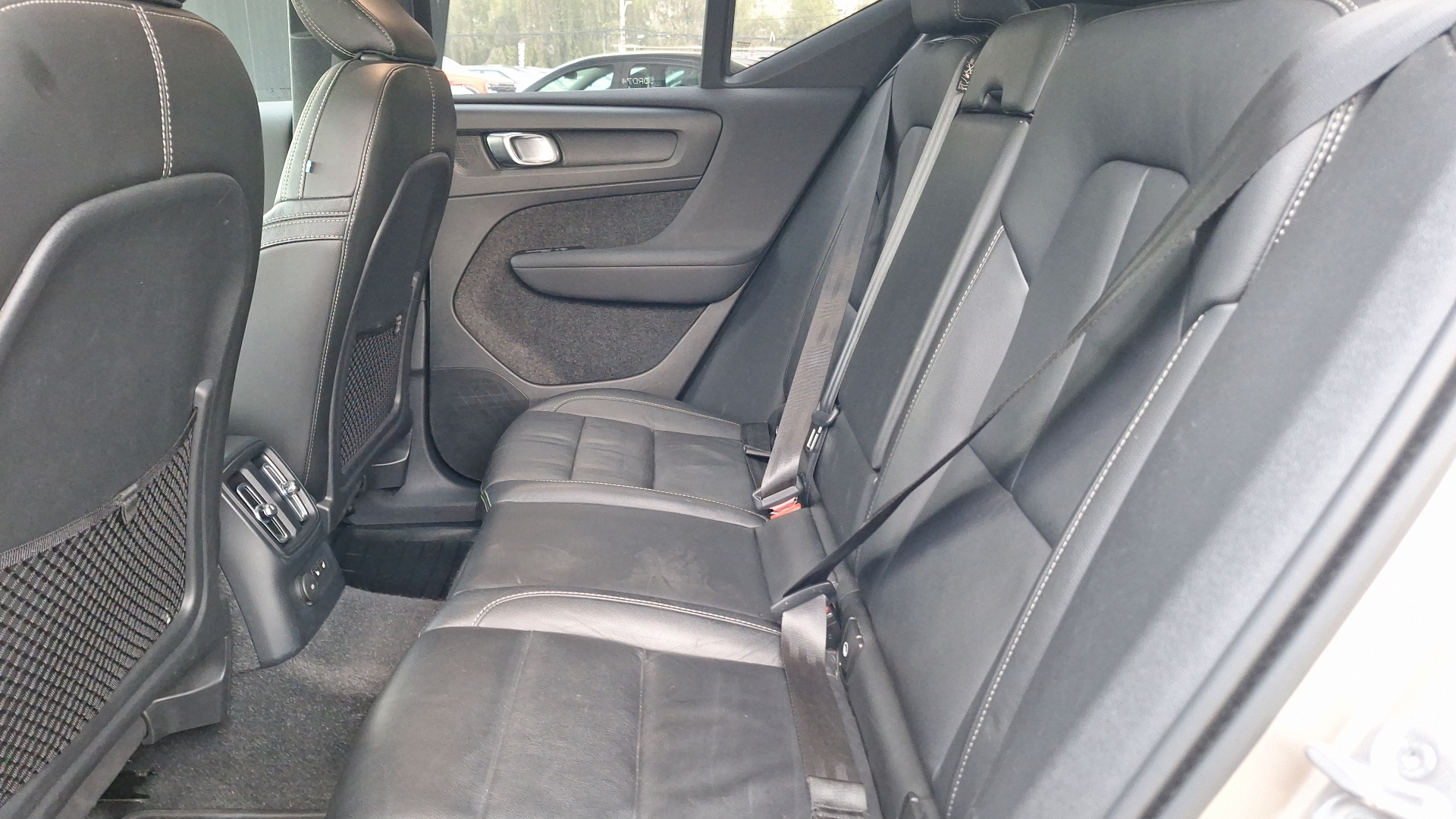 Volvo XC40 — foto 14 de 16
