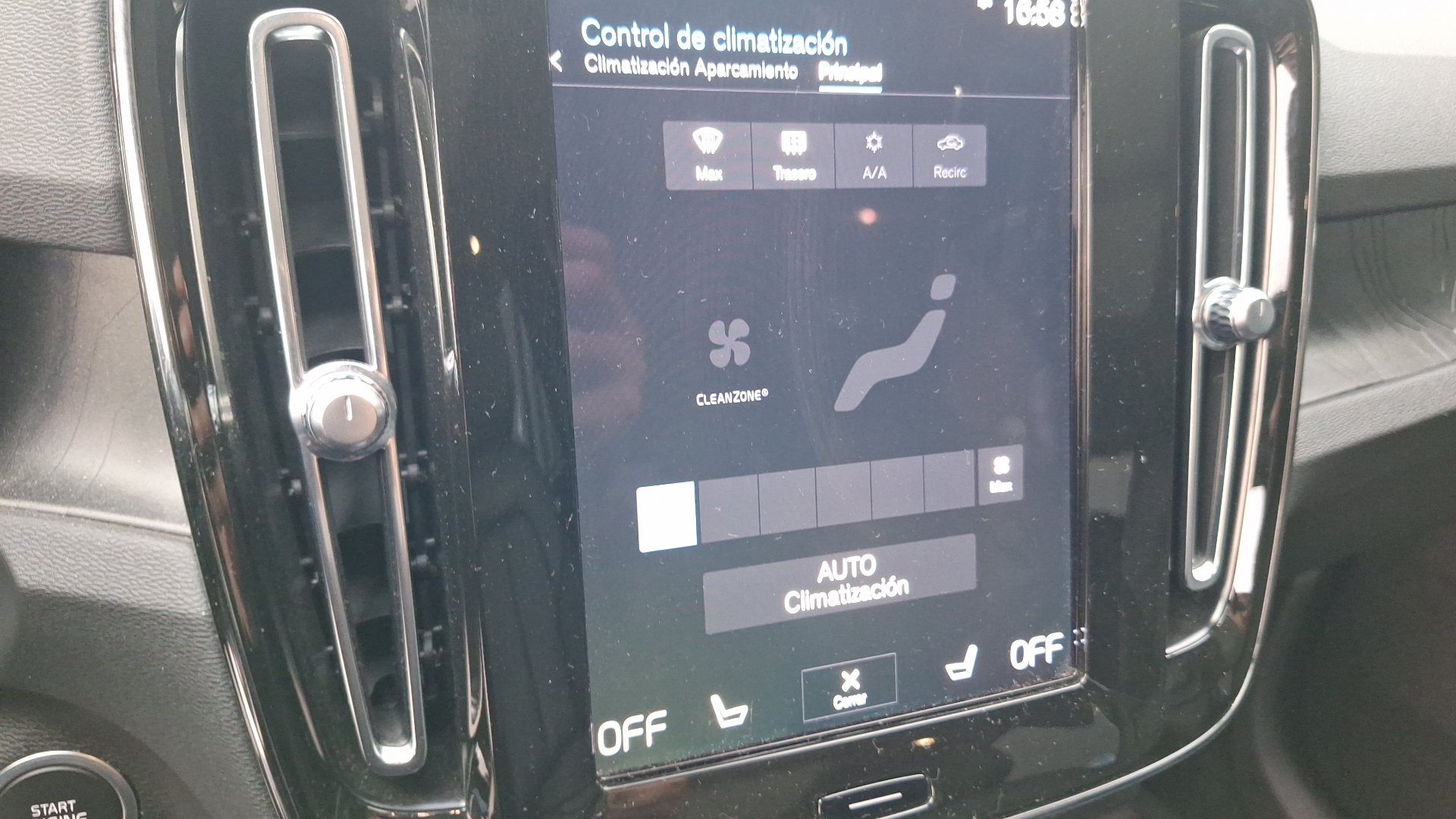 Volvo XC40 — foto 16 de 16