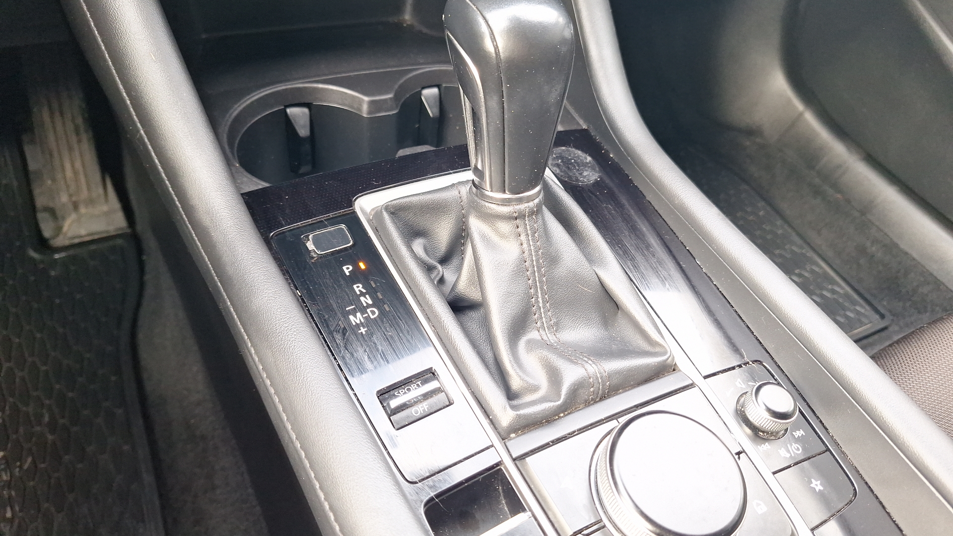 Mazda 3 — foto 11 de 16