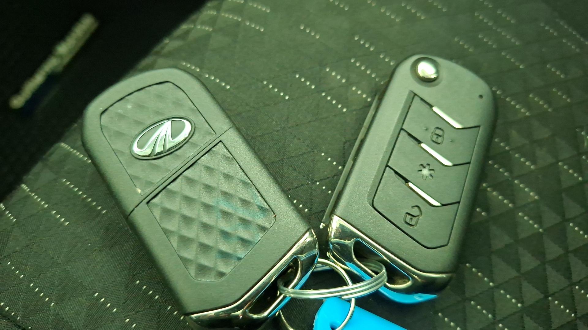 Mahindra Kuv100 — foto 16 de 16