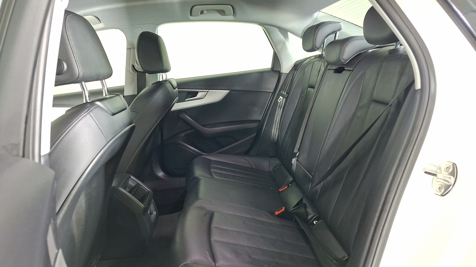 Audi A4 — foto 15 de 17