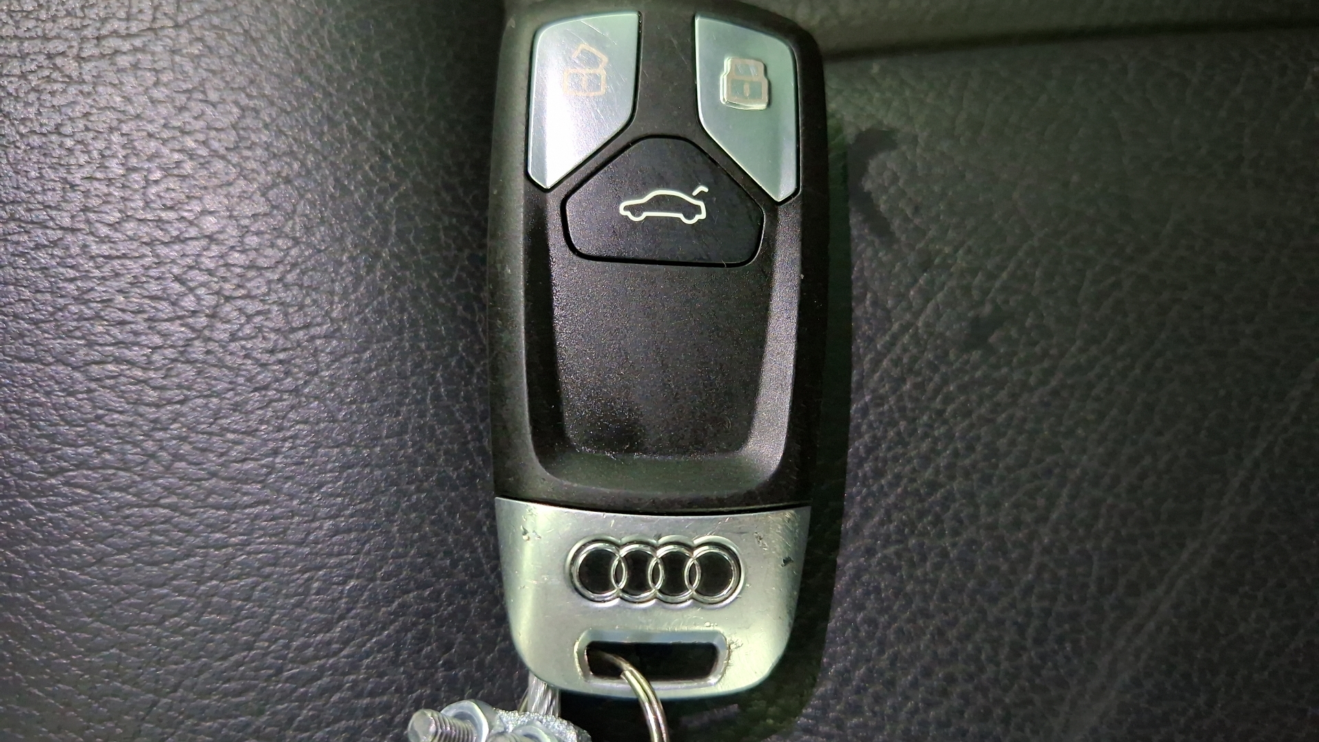 Audi A4 — foto 17 de 17