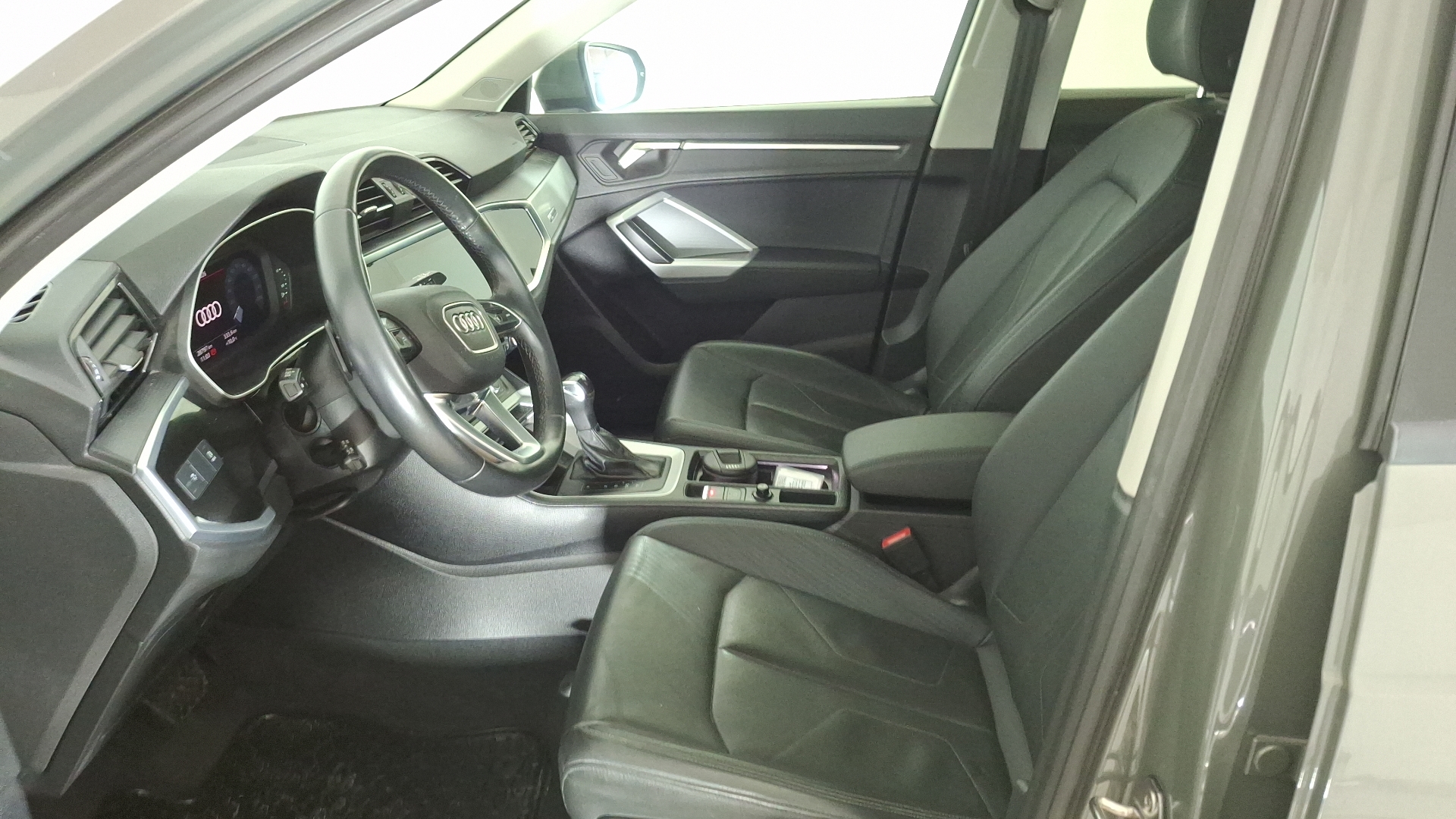 Audi Q3 — foto 13 de 16