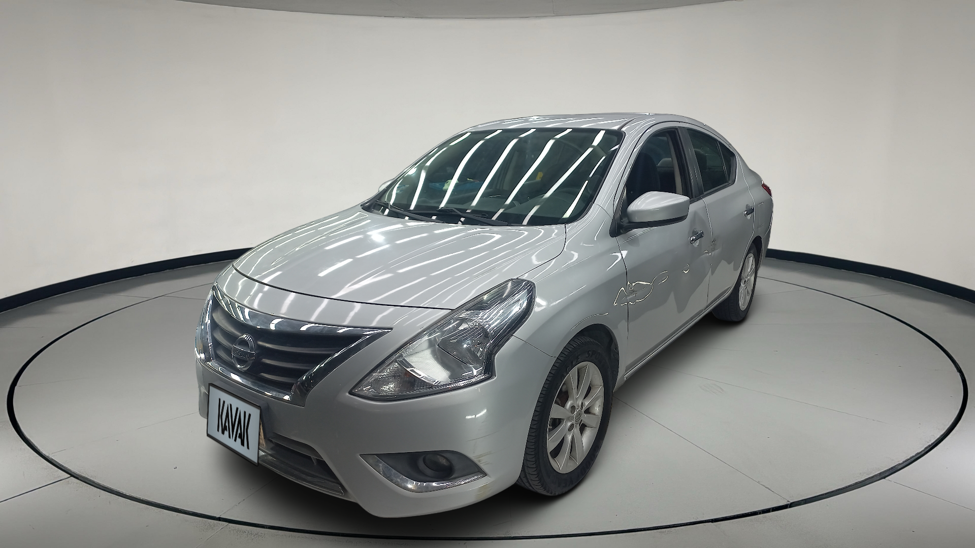 Autos Nissan Versa 1.6 ADVANCE AUTO Sedan 2017 usados | KAVAK México