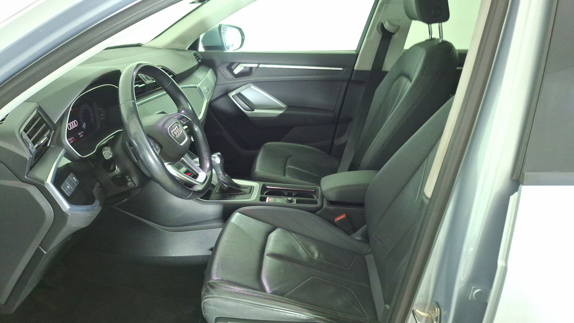 Audi Q3 — foto 13 de 16